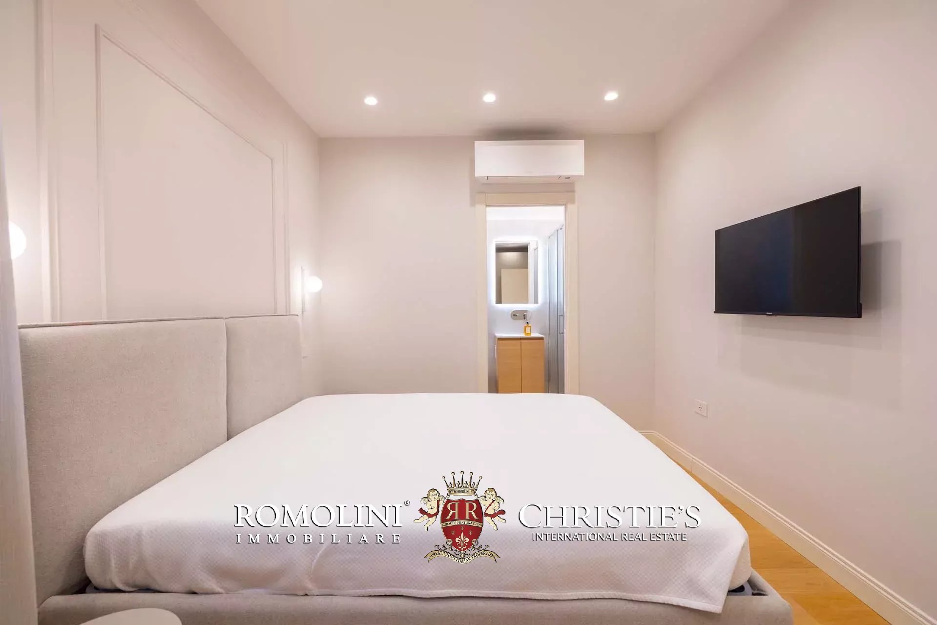 5 Bedroom Villa/Townhouse's Image 16