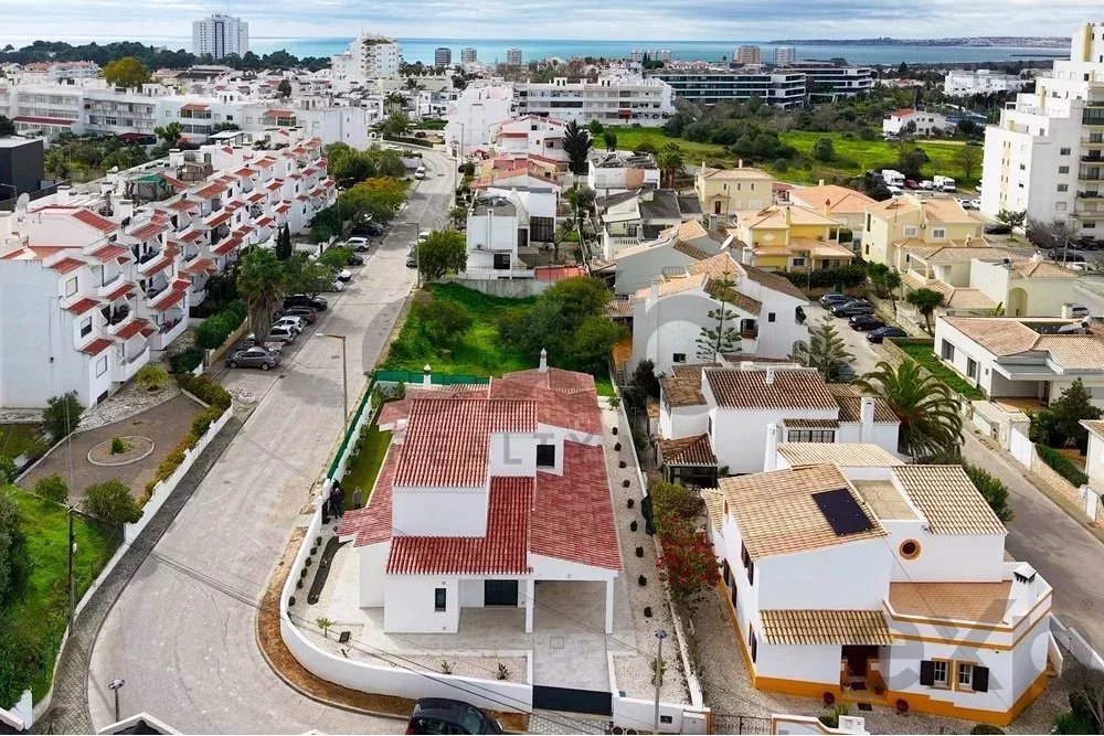 New T4 villa 5 min from Beach. 85948859 image 1