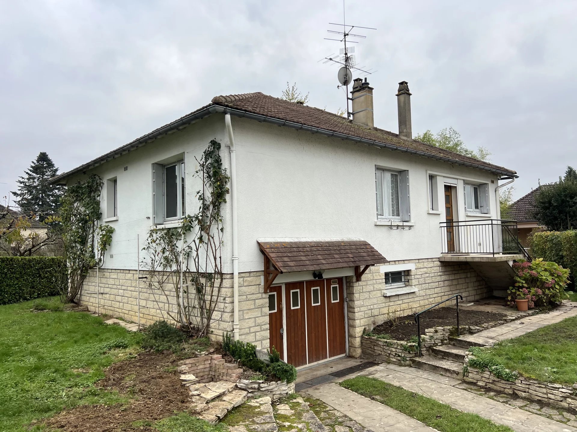 AUXERRE PERIPHERIE PAVILLON F4 AVEC F2 EN SOUS-SOL