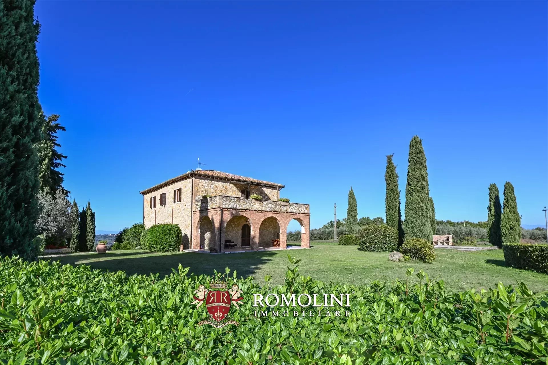 35 Bedroom Vineyard's Image 4