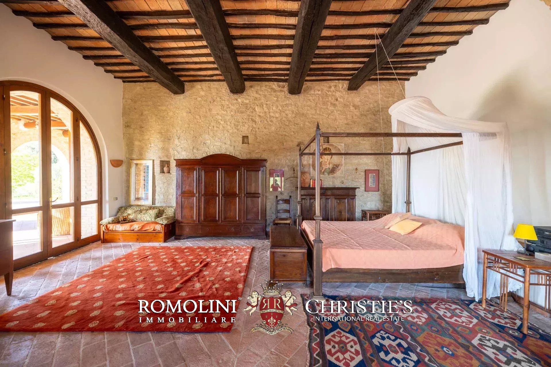 10 Bedroom Villa/Townhouse's Image 43