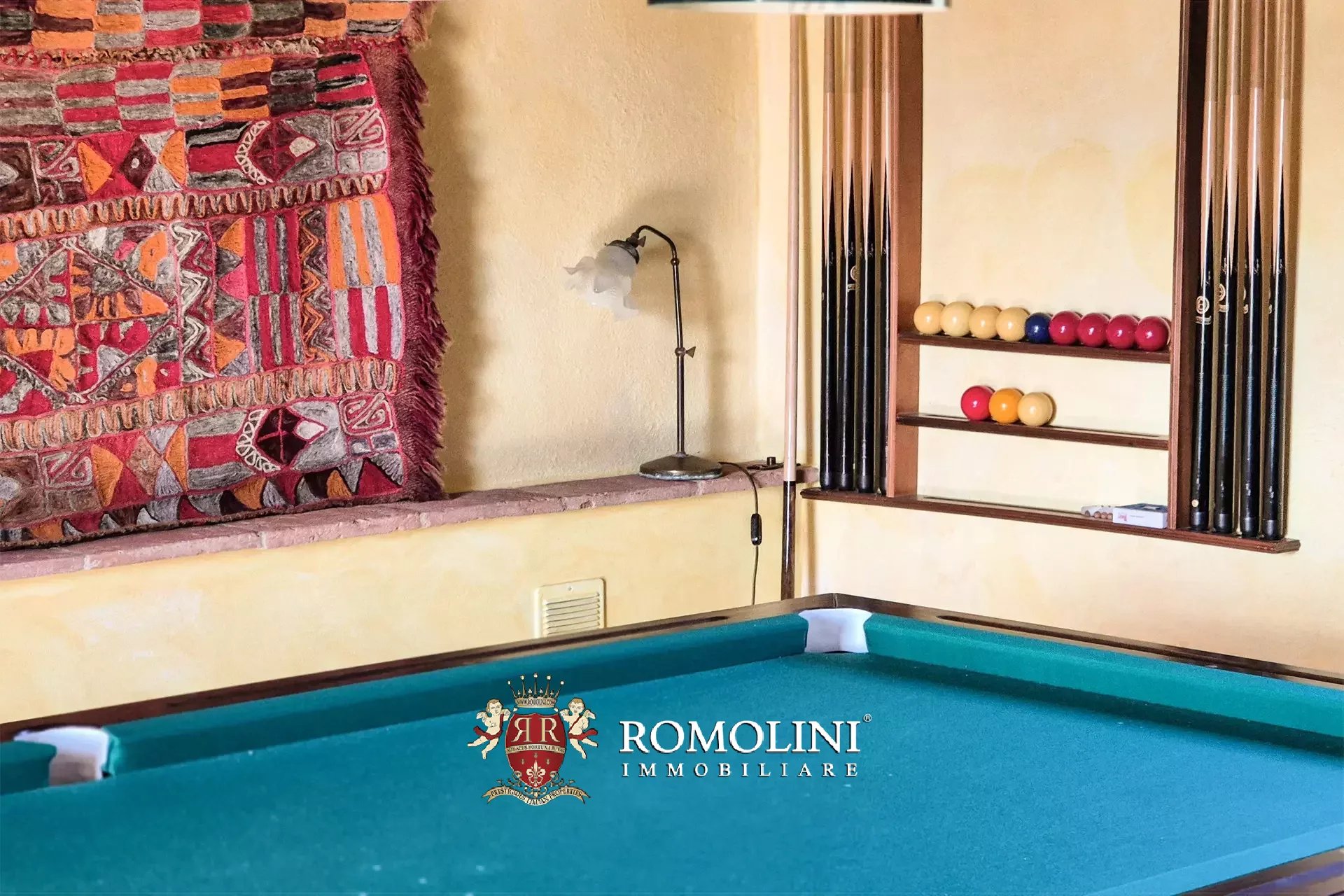 RUSTIC FARMHOUSE WITH POOL FOR SALE IN MOUNT AMIATA, MAREMMA