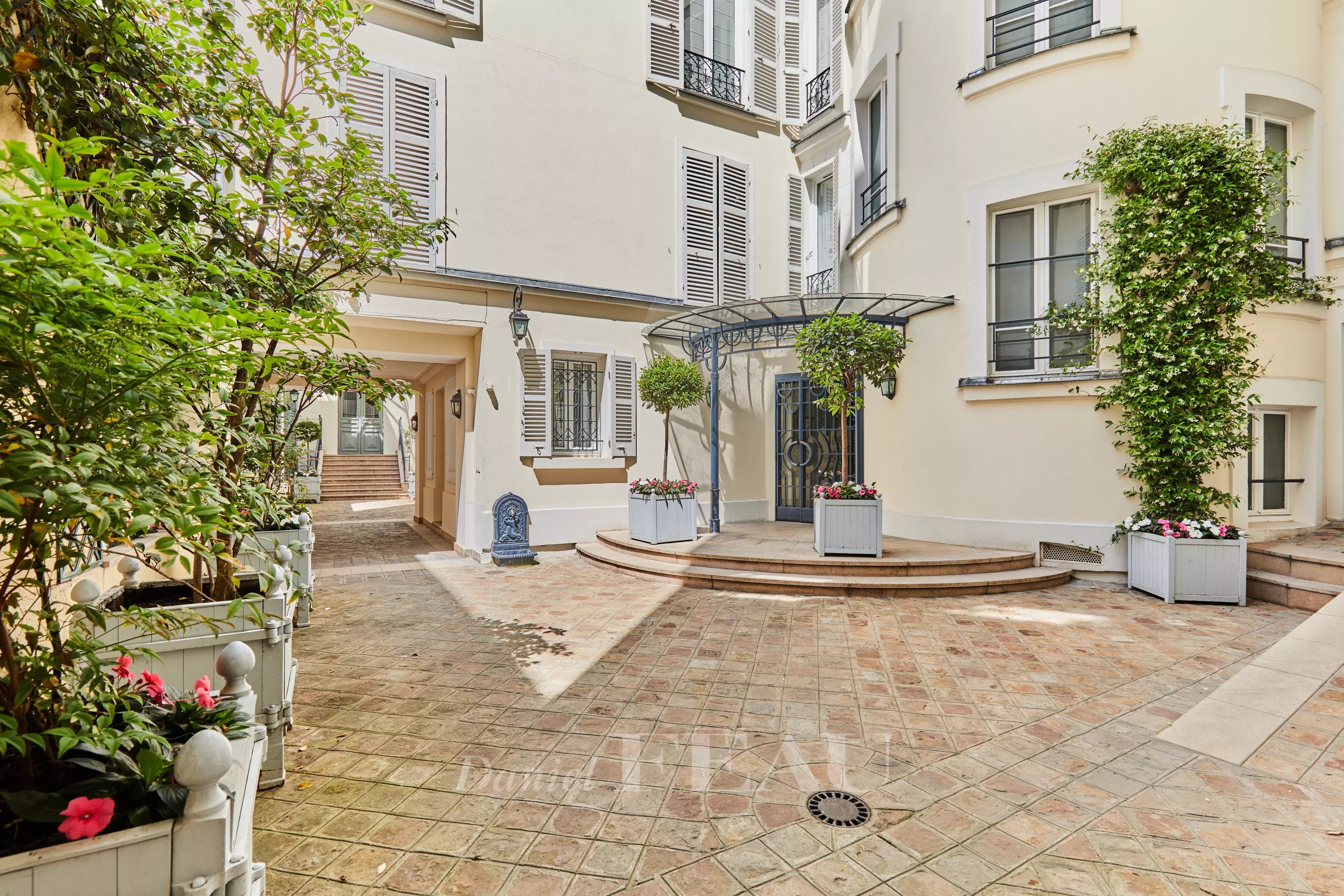 Sale Apartment Paris 7th