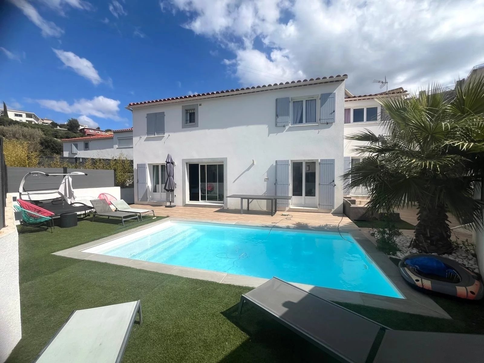 Maison individuelle 130m2, 4 pièces avec terrasse-jardin et piscine
