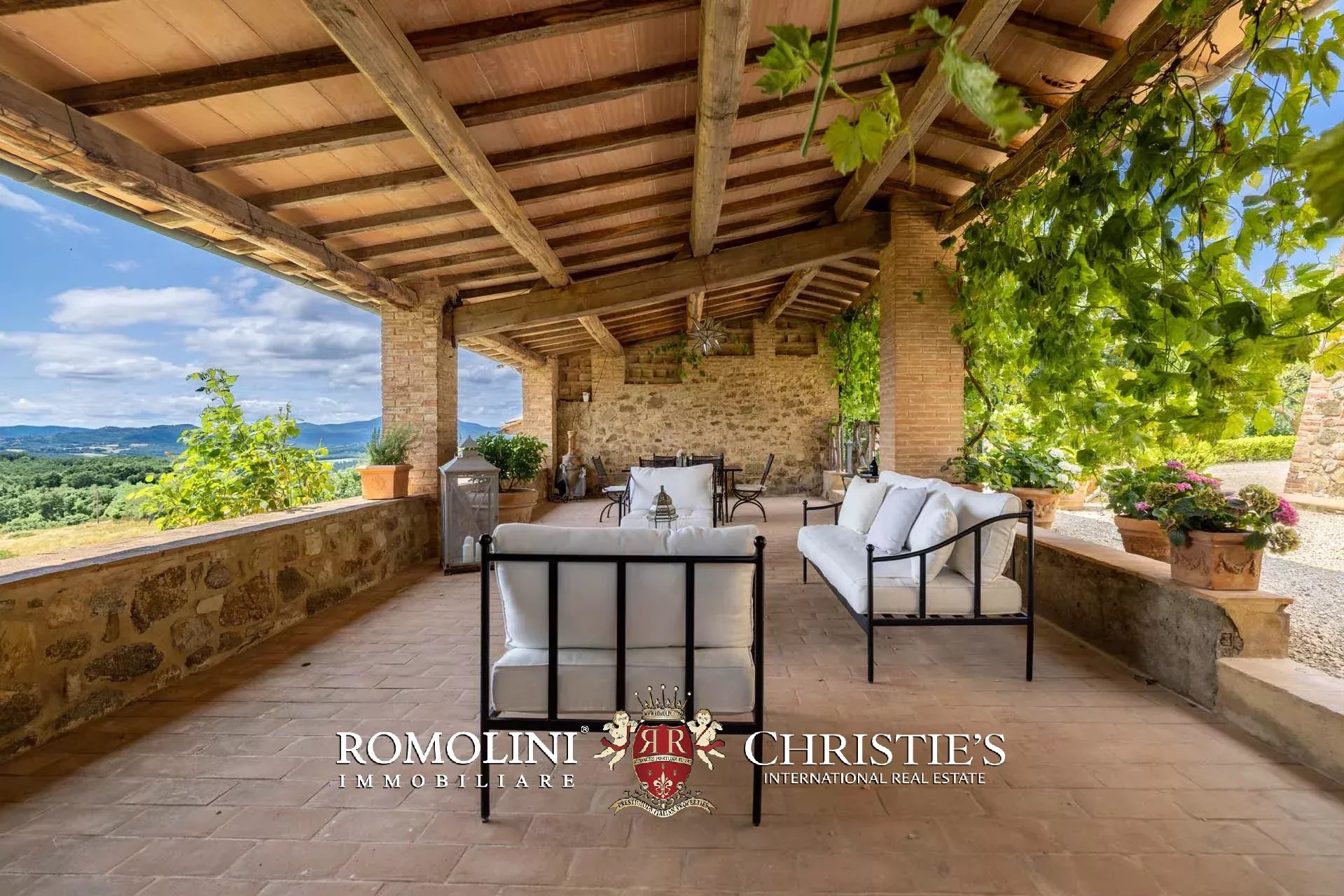 6 Bedroom Villa/Townhouse's Image 29