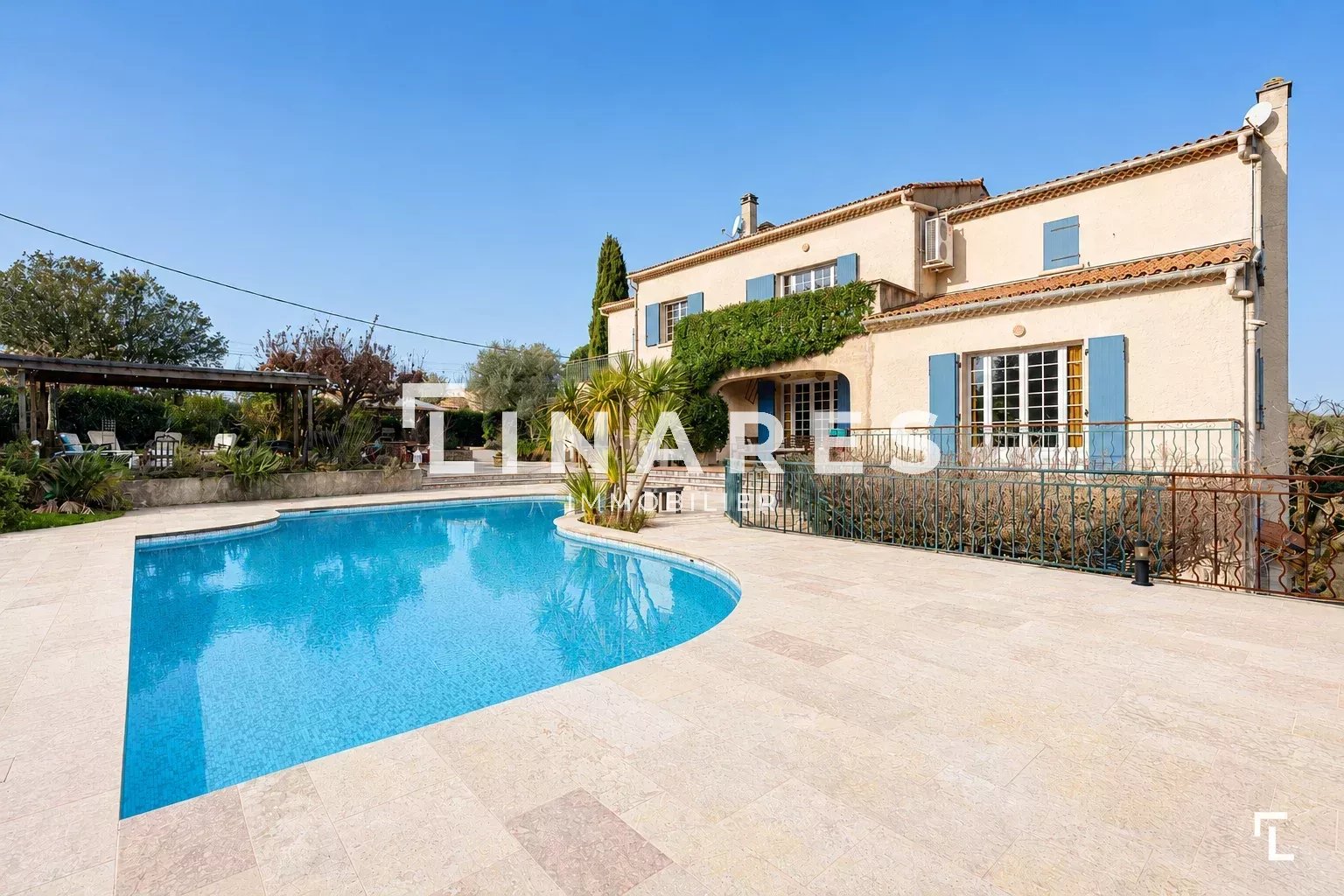 LA VILLA DES POSSIBLES - Maison T7 de 369m2 - Terrain 3275m2 - Piscine - 83170 Tourves