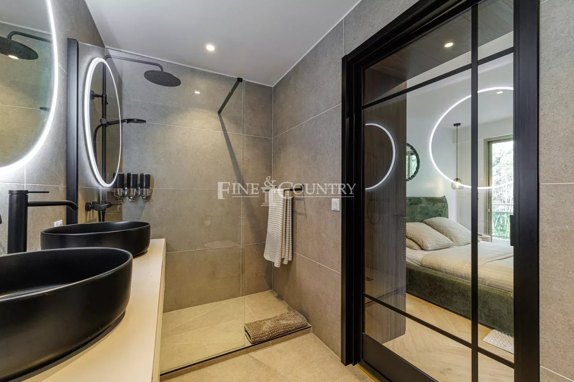 Photo of For Sale – 2-Bedroom Apartment – Cannes Montrose