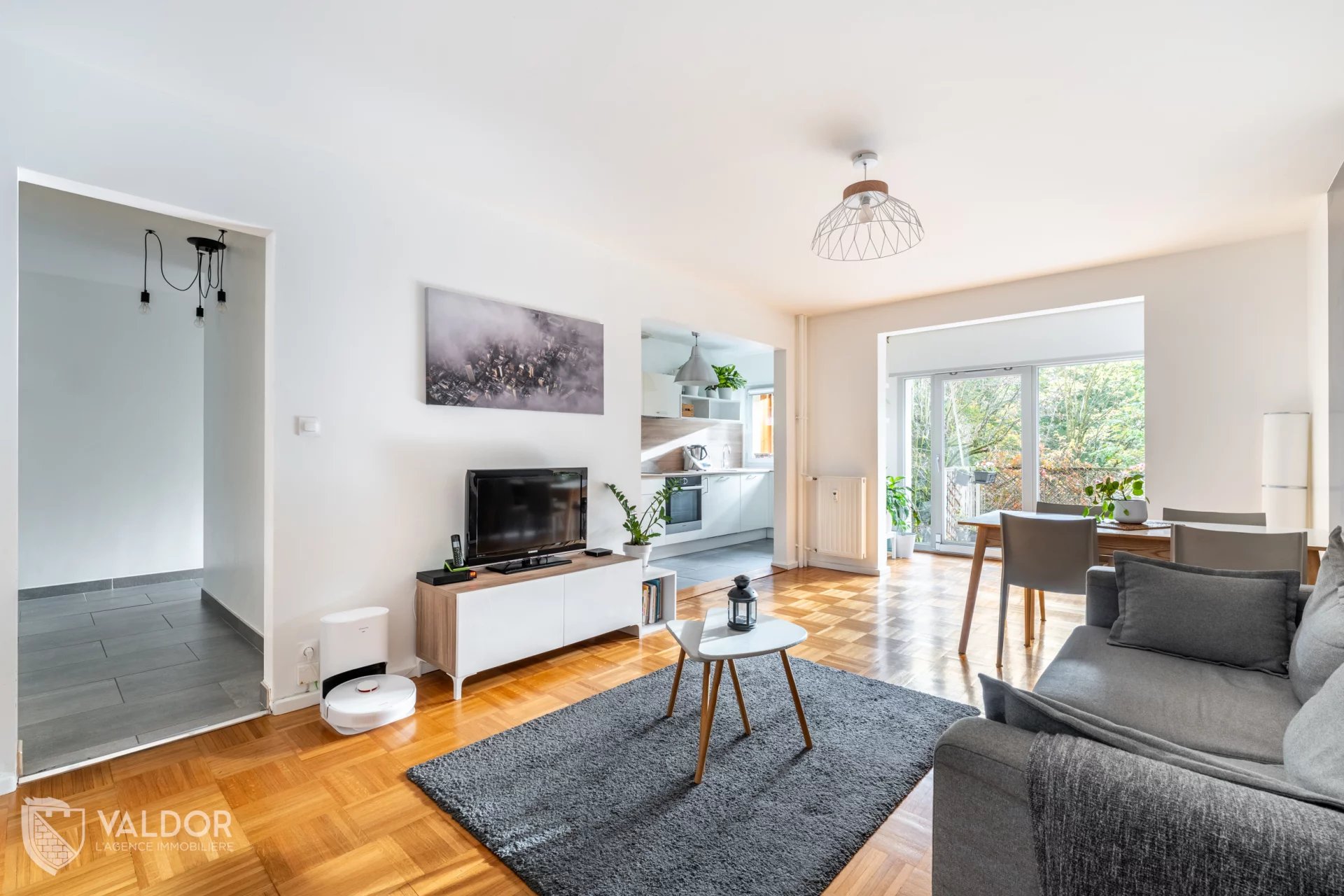 Appartement entièrement rénové - 88m2 - 3 chambres et balcon