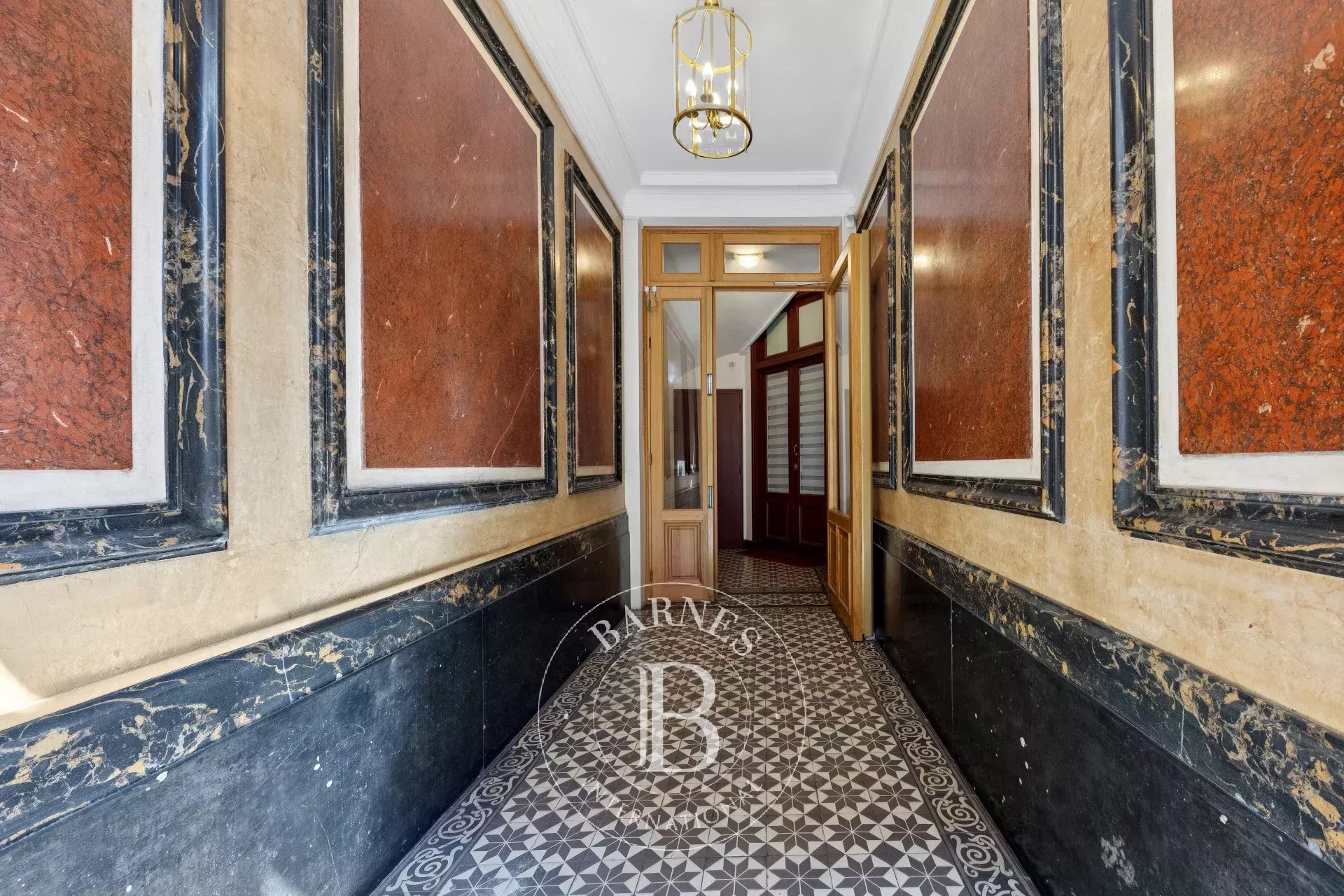Paris 6 - Marché Saint-Germain - Fully renovated three-room apartment - Parquet, moldings, fireplace - View Saint-Sulpice - Haussmann building - picture 17