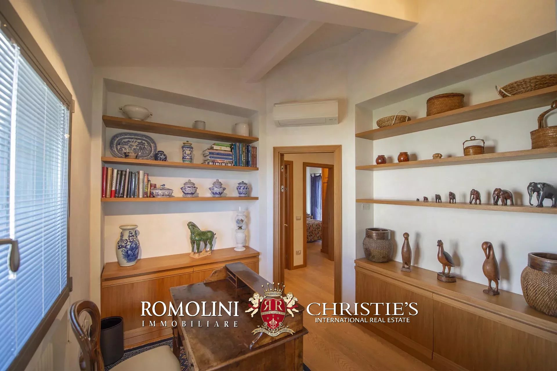 11 Bedroom Vineyard's Image 67