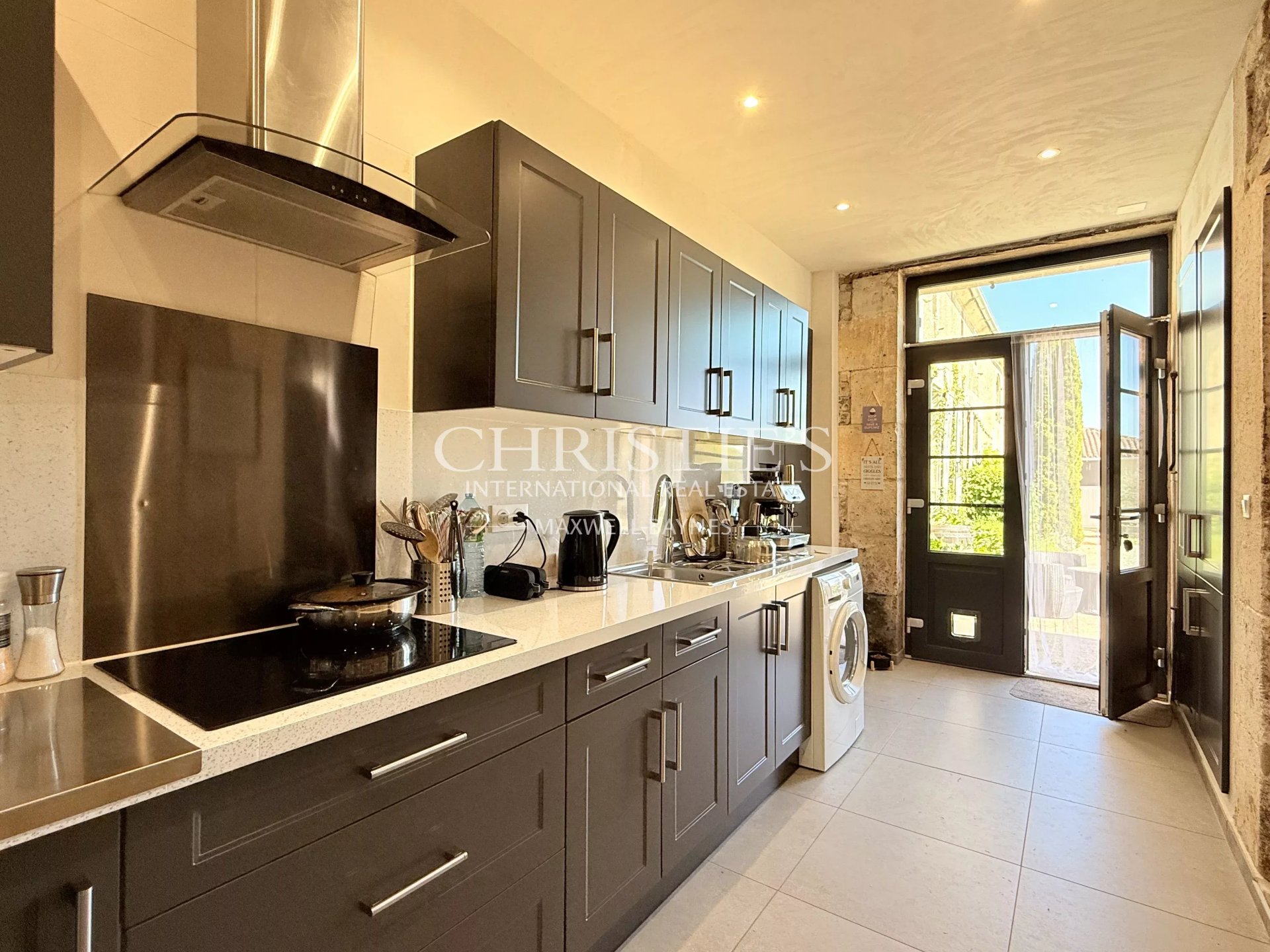 11 Bedroom Villa/Townhouse's Image 36