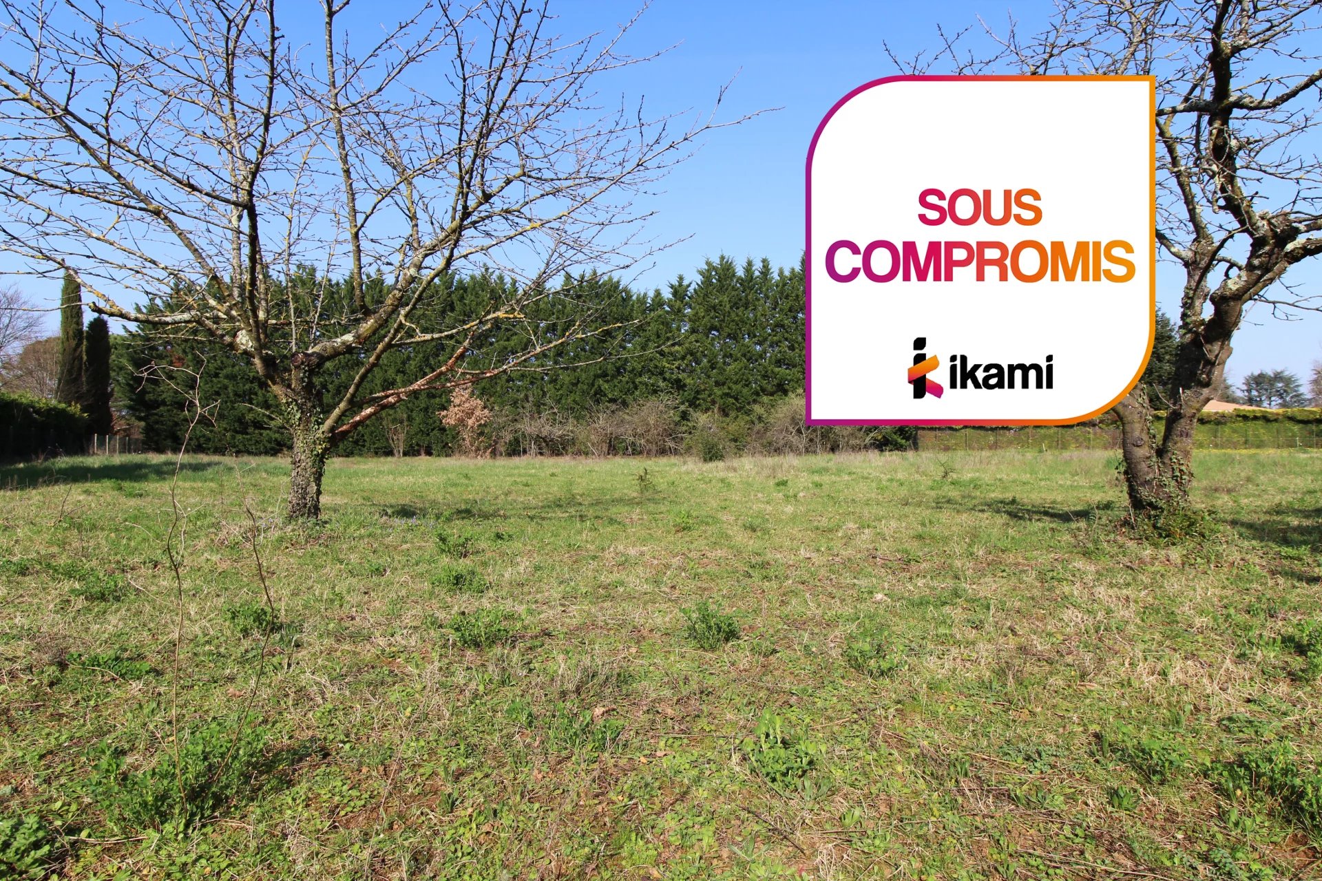 Terrain constructible 2500 m2 Montélier