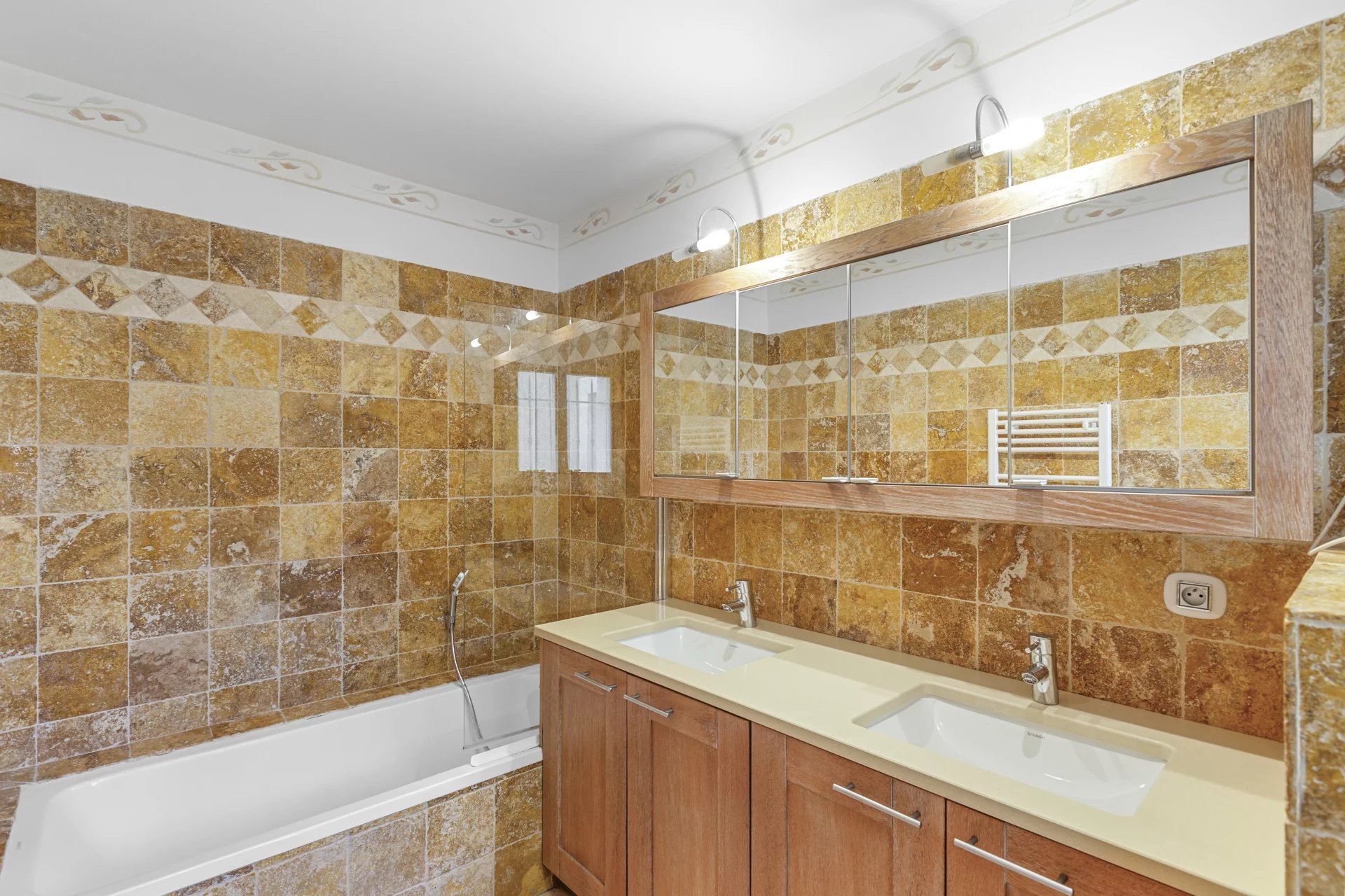 Recent villa in a secure domain - Sainte Maxime