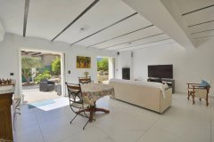 Luxury Provencal Villa in Cannes: A Timeless Family Estate with Pool — photo 7 of 7