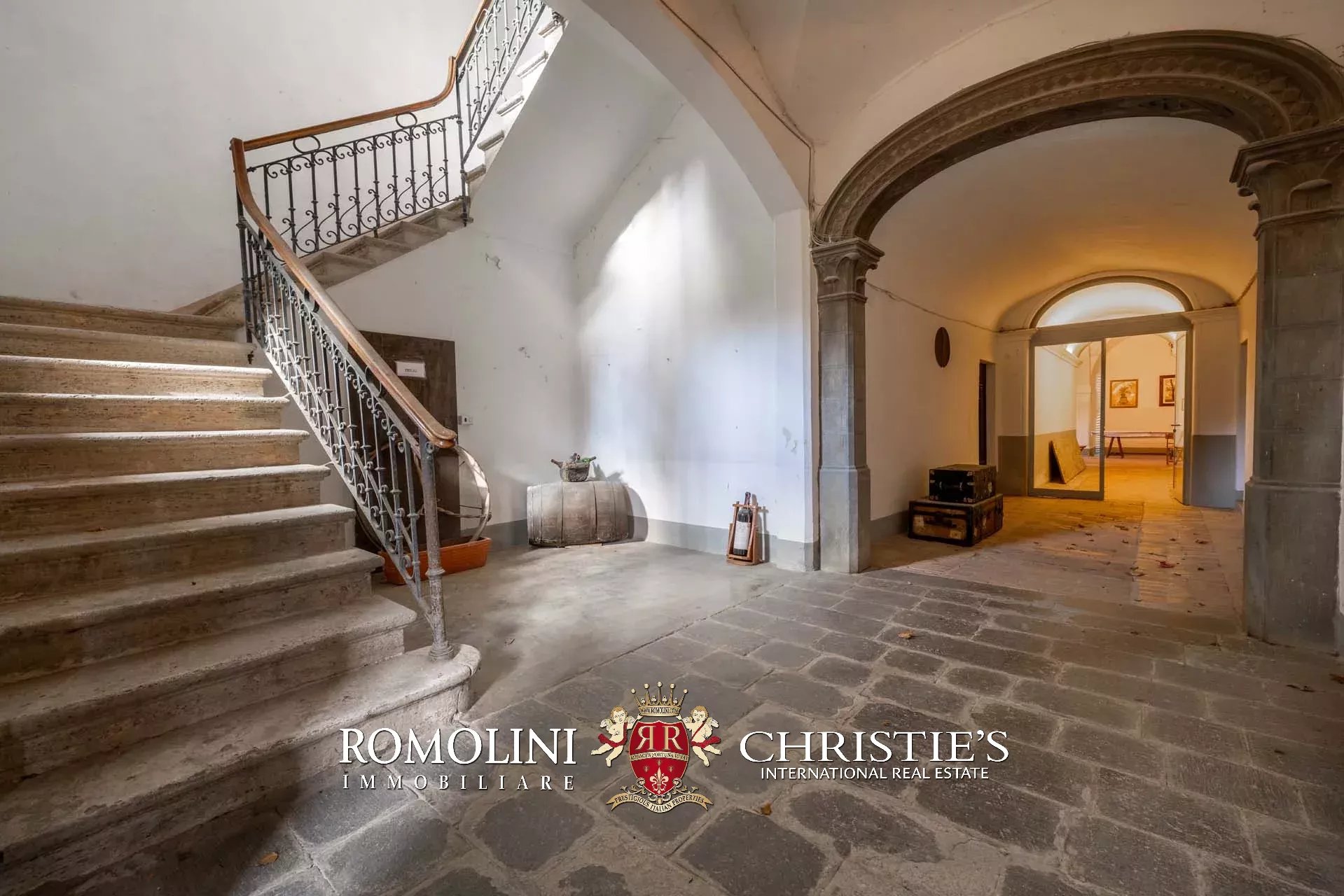 33 Bedroom Vineyard's Image 51