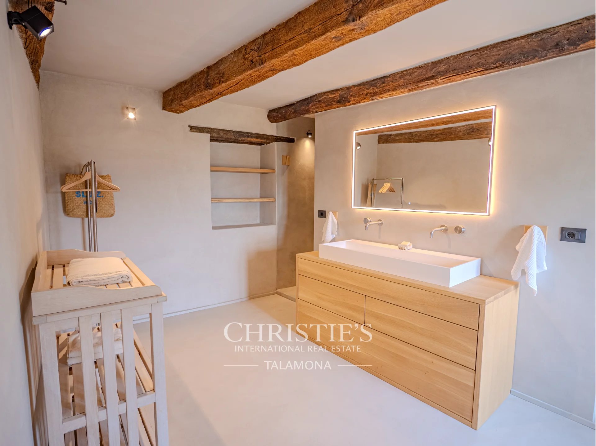 4 Bedroom Villa/Townhouse's Image 46