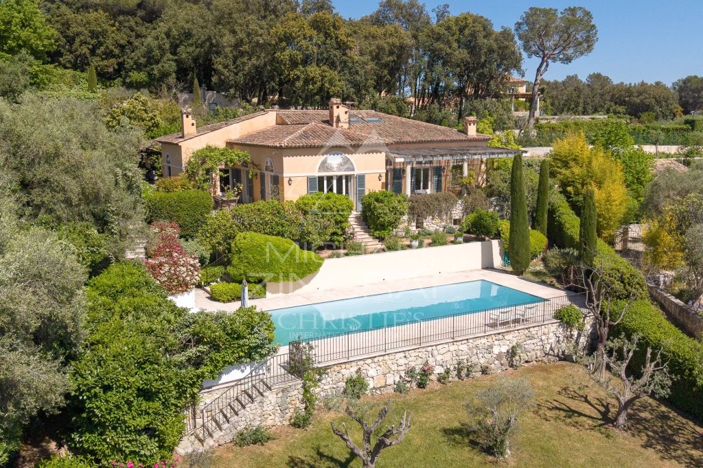 Villa for sale in La colle-sur-loup — ELEGANT VILLA WITH PANORAMIC VIEWS AND ABSOLUTE TRANQUILLITY NEAR SAINT-PAUL-DE-VENCE