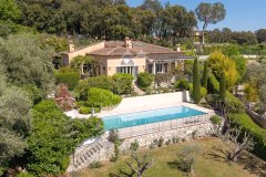 ELEGANT VILLA WITH PANORAMIC VIEWS AND ABSOLUTE TRANQUILLITY NEAR SAINT-PAUL-DE-VENCE — photo 1 of 7