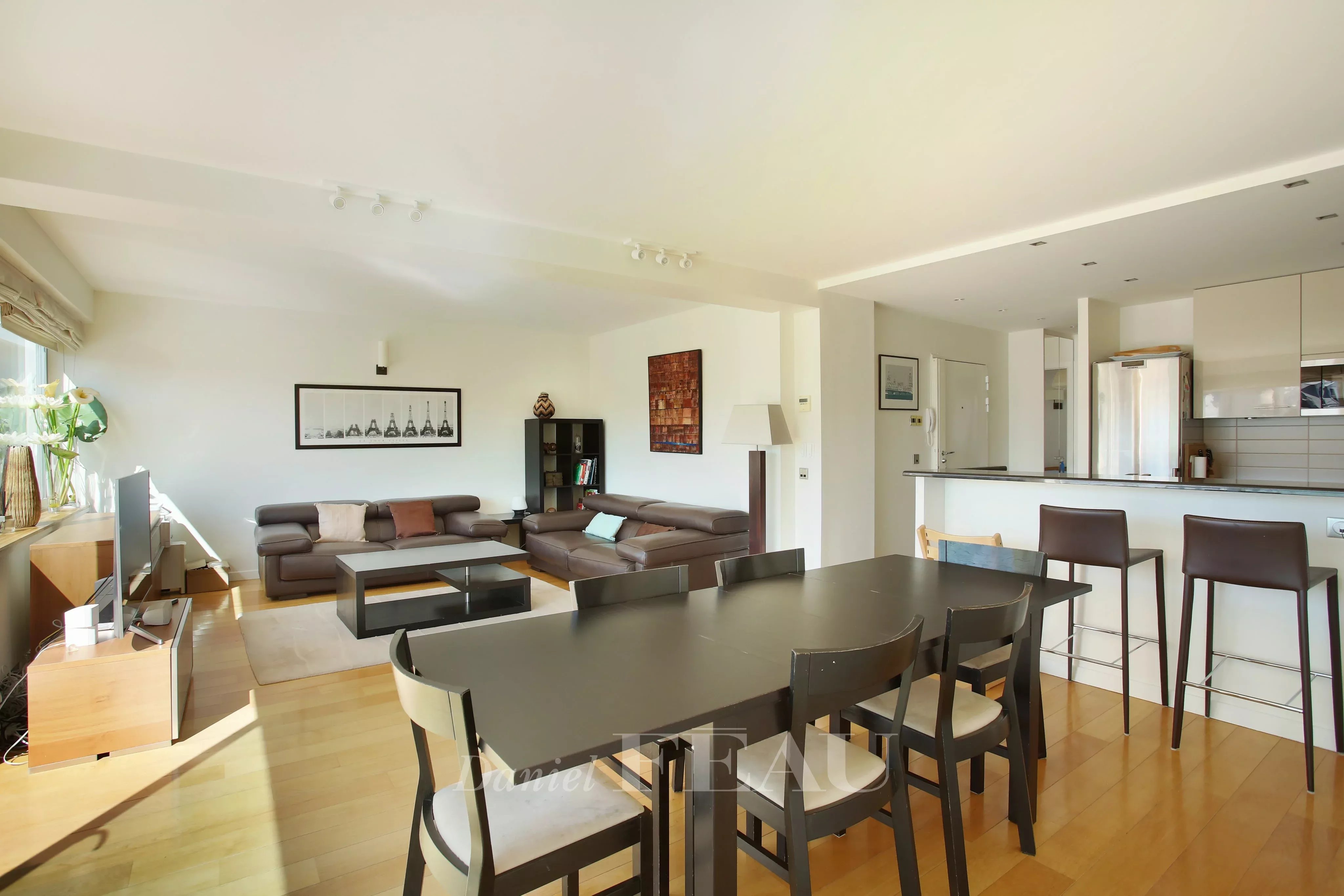 Dining room Kitchen bar Wooden floor