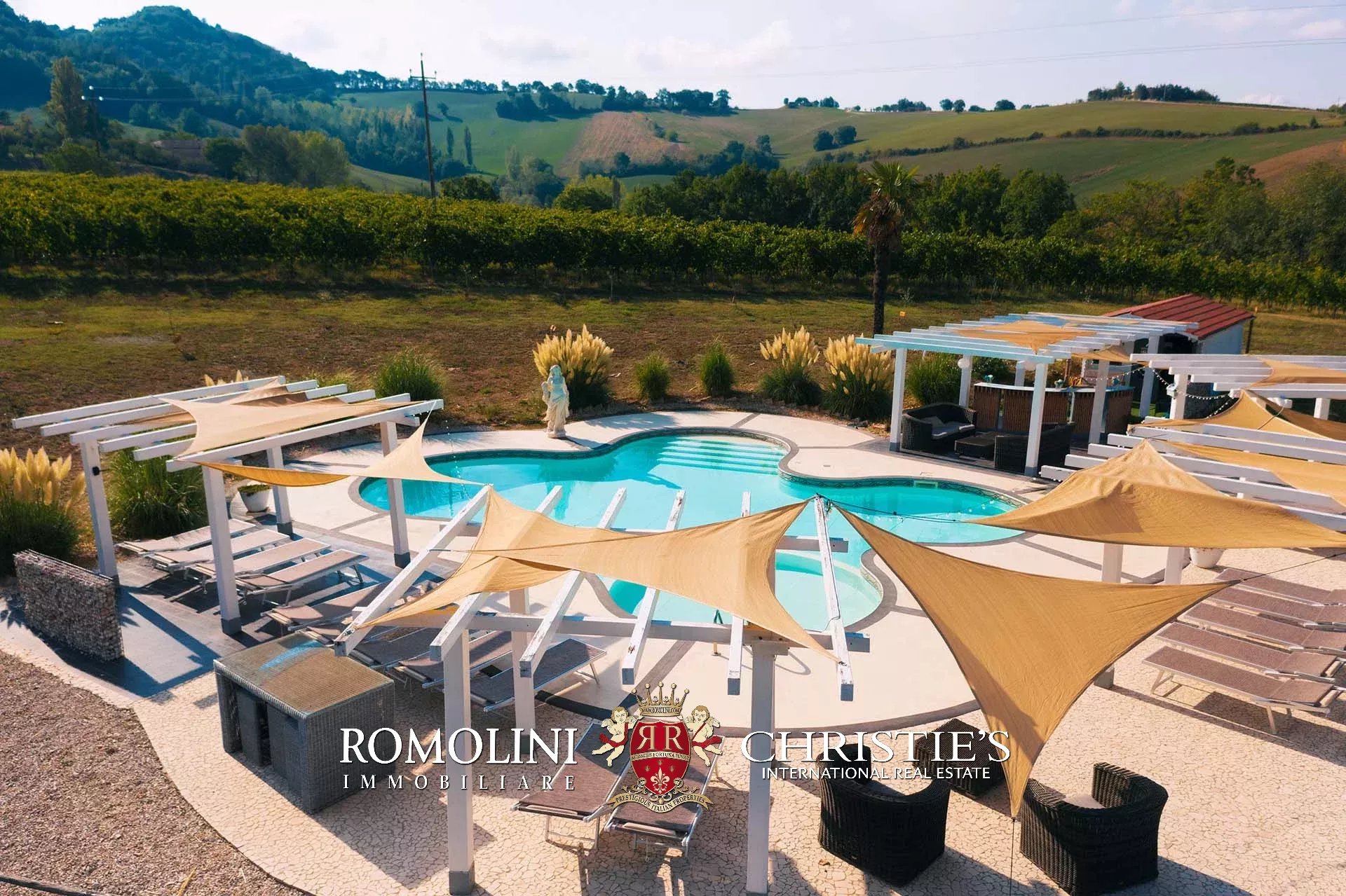 8 Bedroom Villa/Townhouse's Image 27