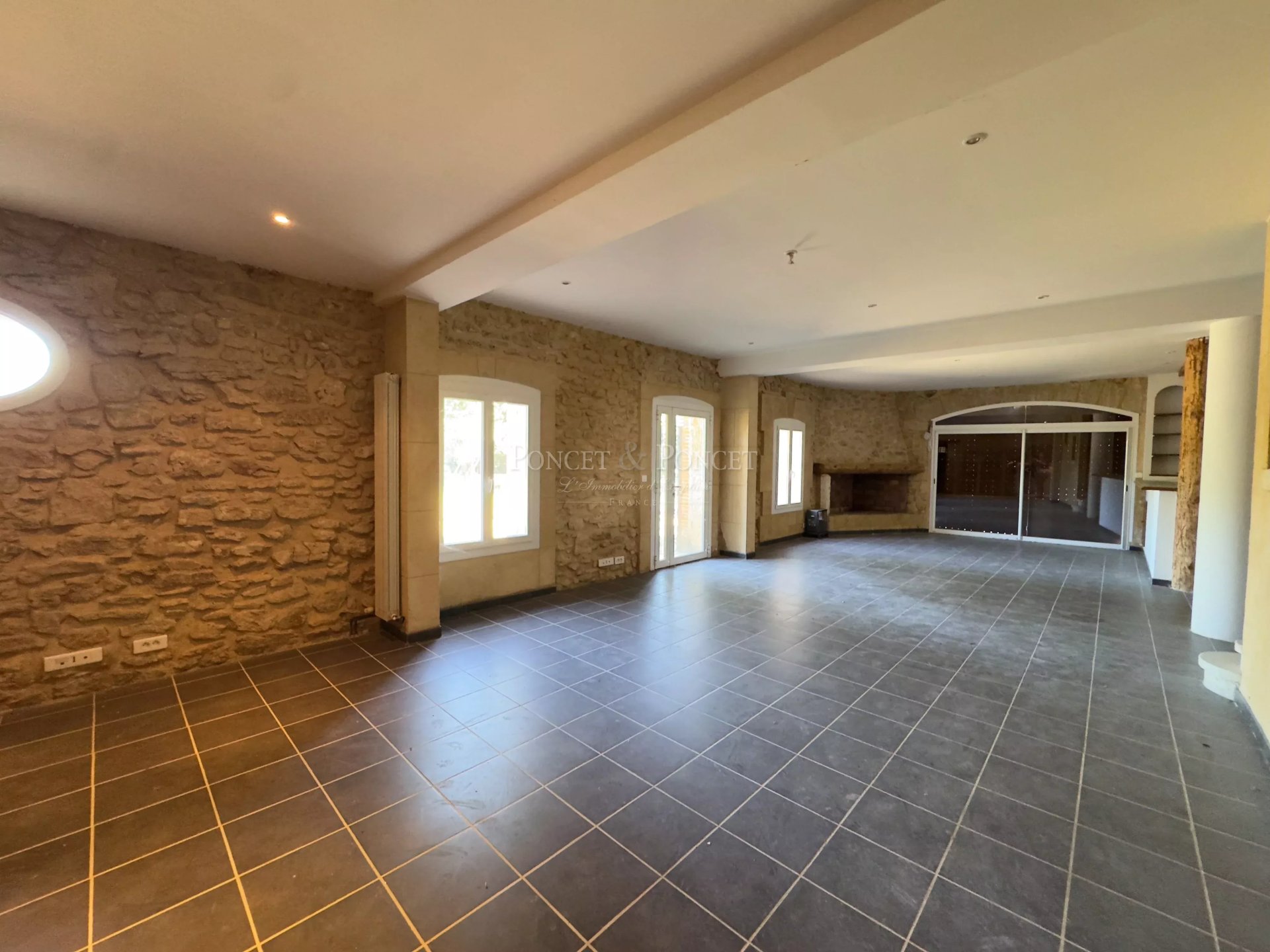 4 Bedroom Villa/Townhouse's Image 5