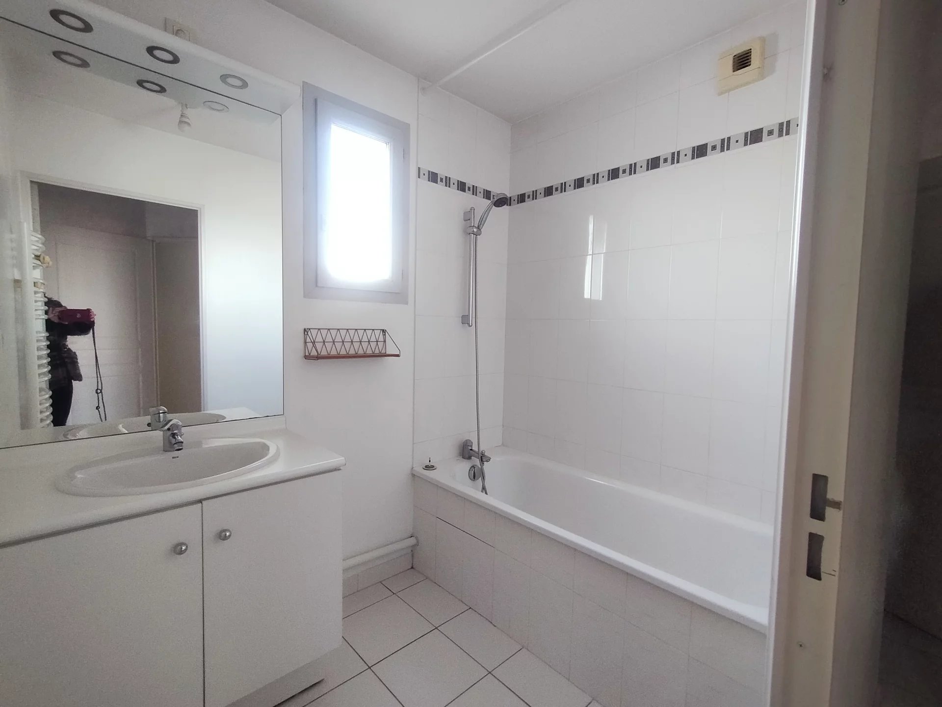 483223 Location Lyon 8ème