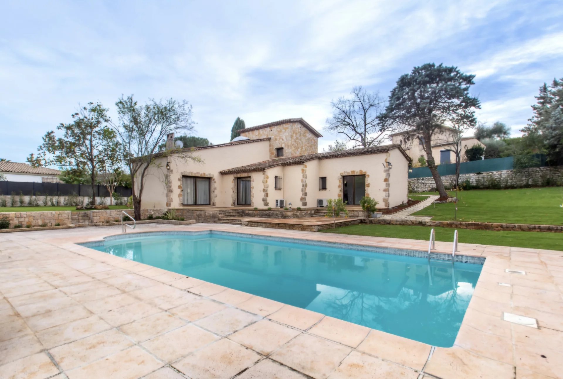 Agence immobilière de JOHN ROYCE