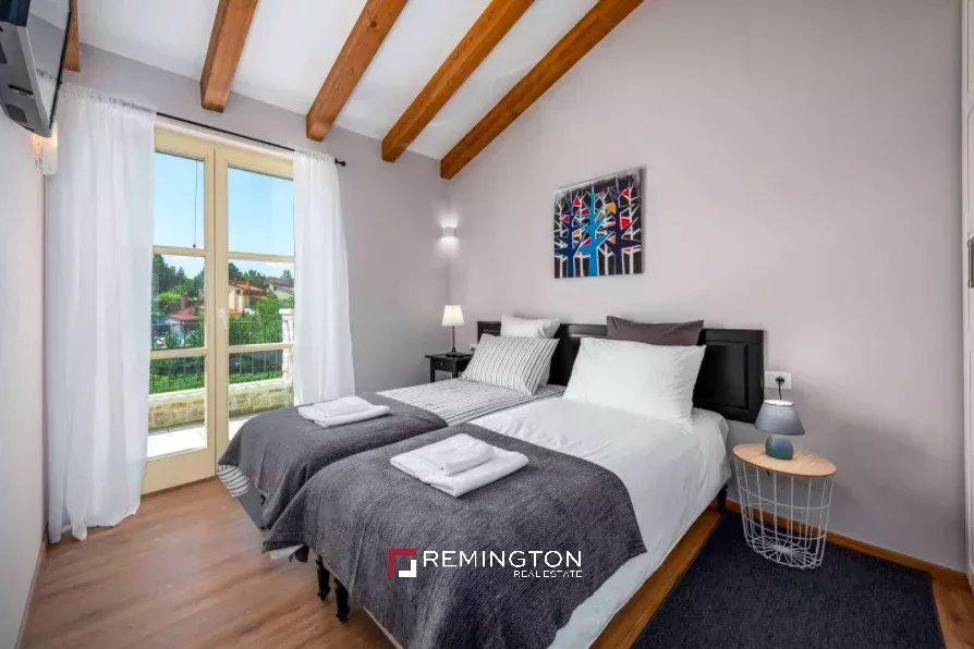 6 Bedroom Villa/Townhouse's Image 13