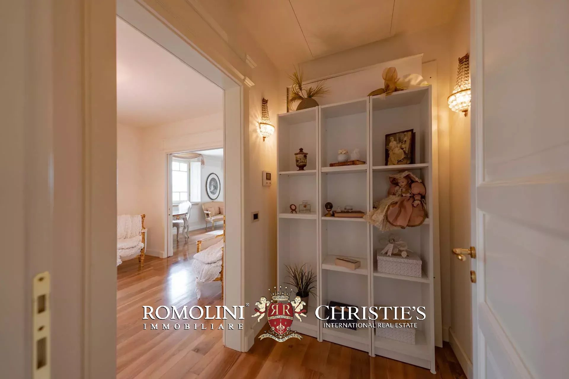 10 Bedroom Villa/Townhouse's Image 27