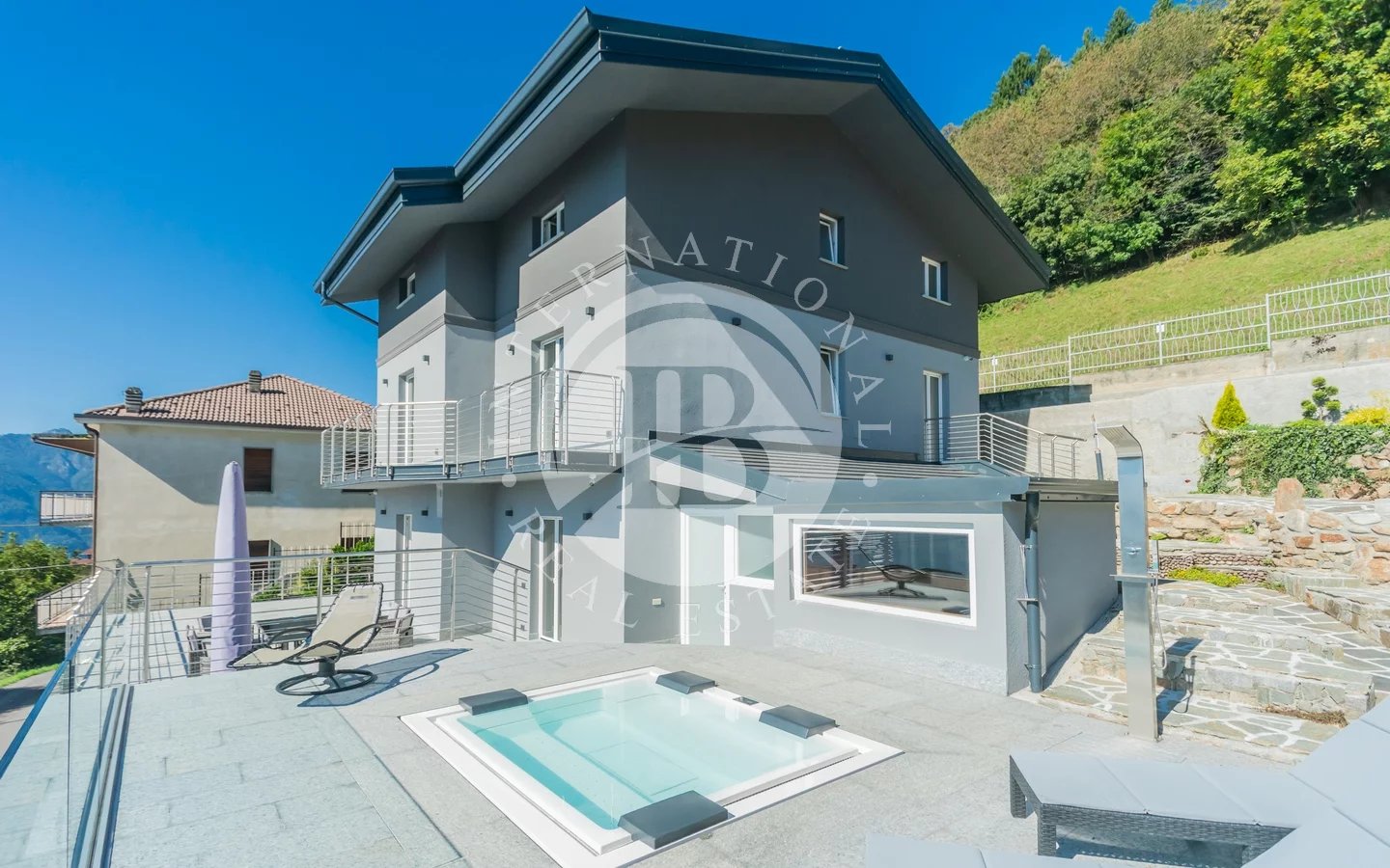 Villa in Casargo - view 1