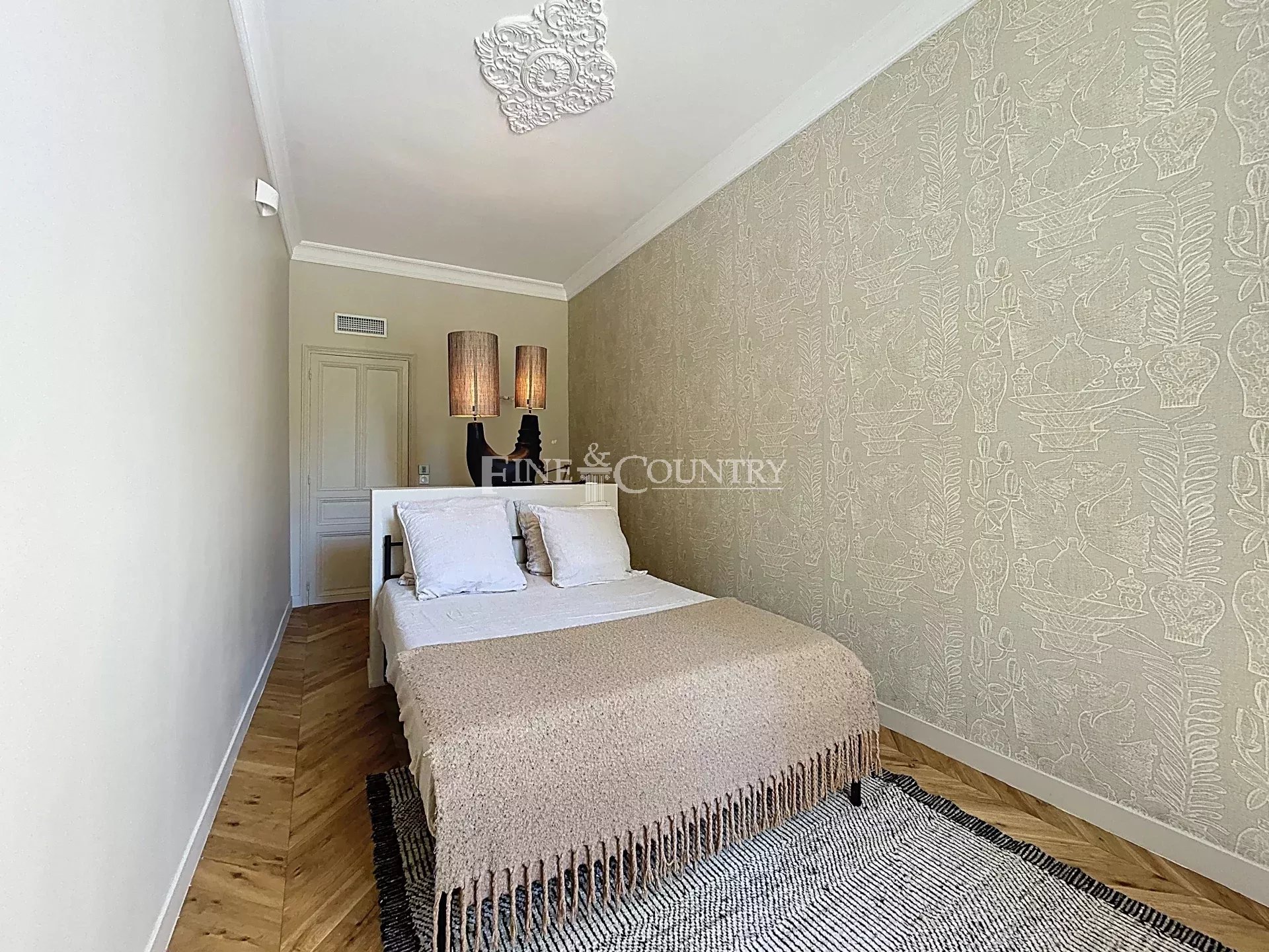 Photo of For sale apartment in Cannes within walking distance to the center, with workshop