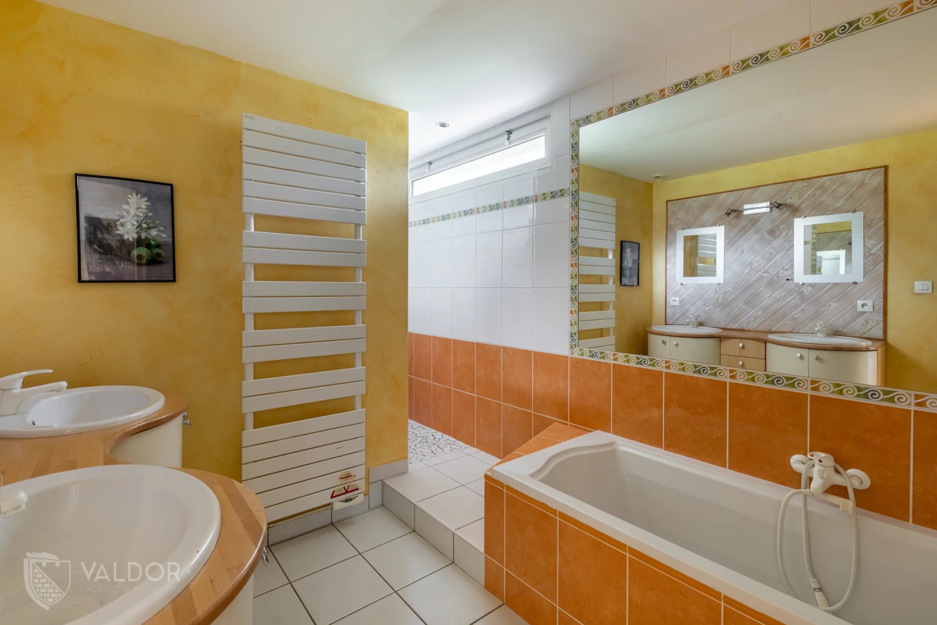 Maison de 8 pièces avec terrain 1 187 m²