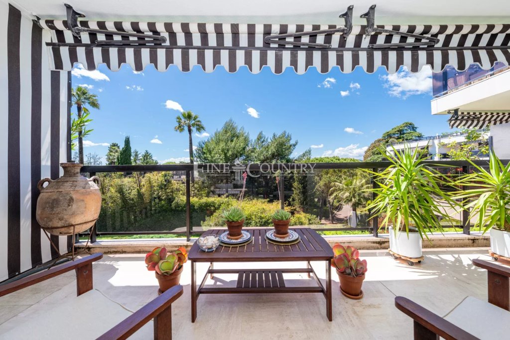 Apartment for sale in Cannes — Apartment for sale in Cannes with pool and tennis