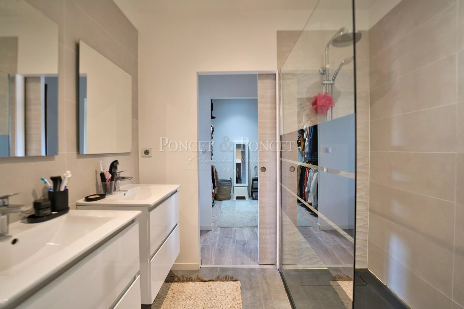 6 Bedroom Villa/Townhouse's Image 17