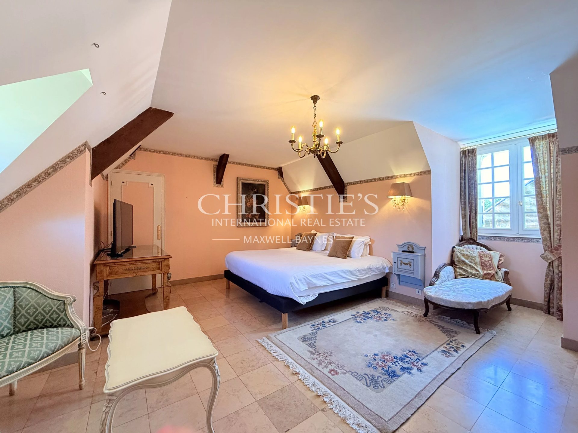 11 Bedroom Villa/Townhouse's Image 36