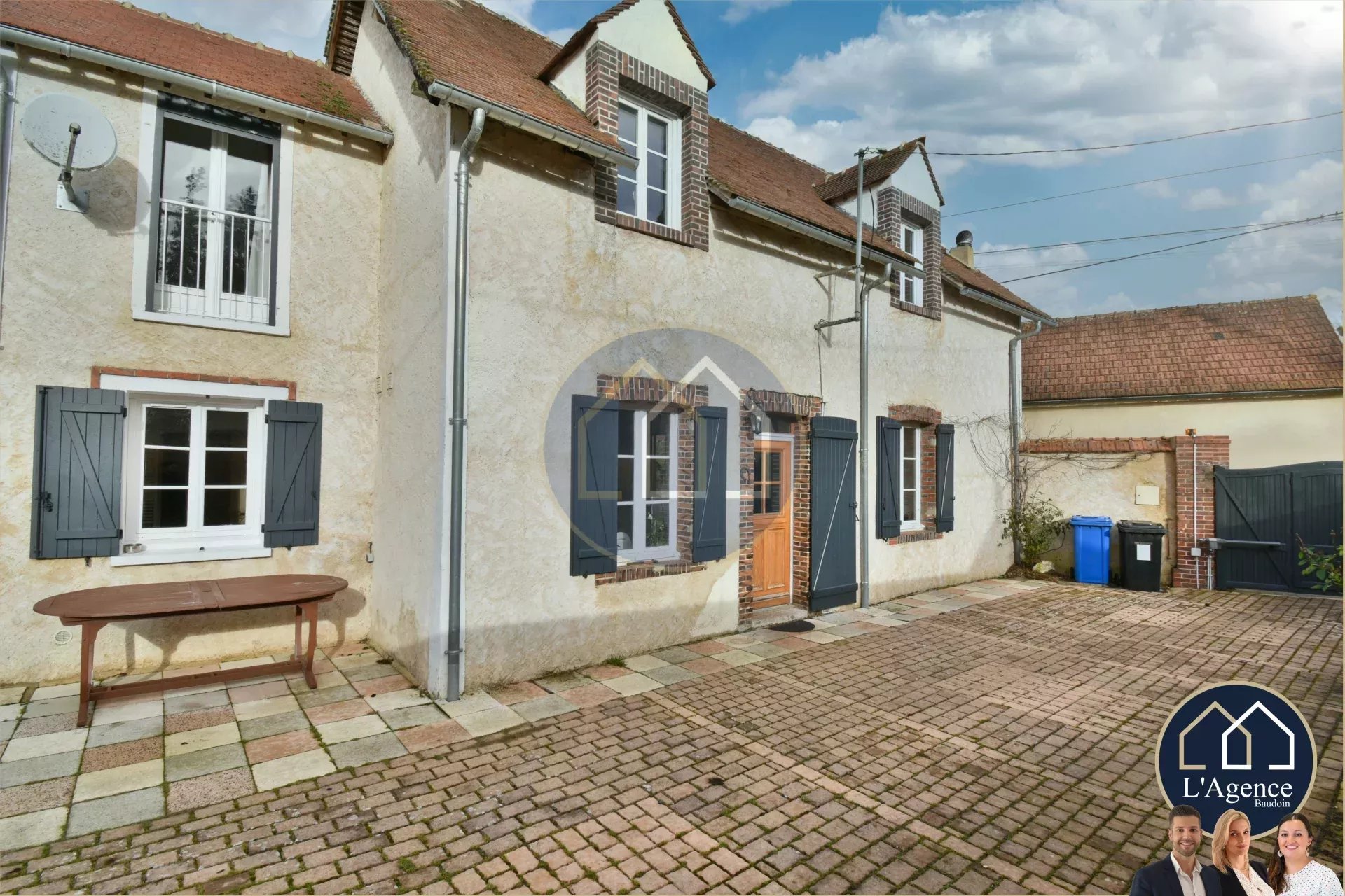 JOLIE MAISON RENOVÉE, 92,6m2, 3 CHAMBRES, DOUBLE GARAGE, CAVE, TERRAIN 885m2 !