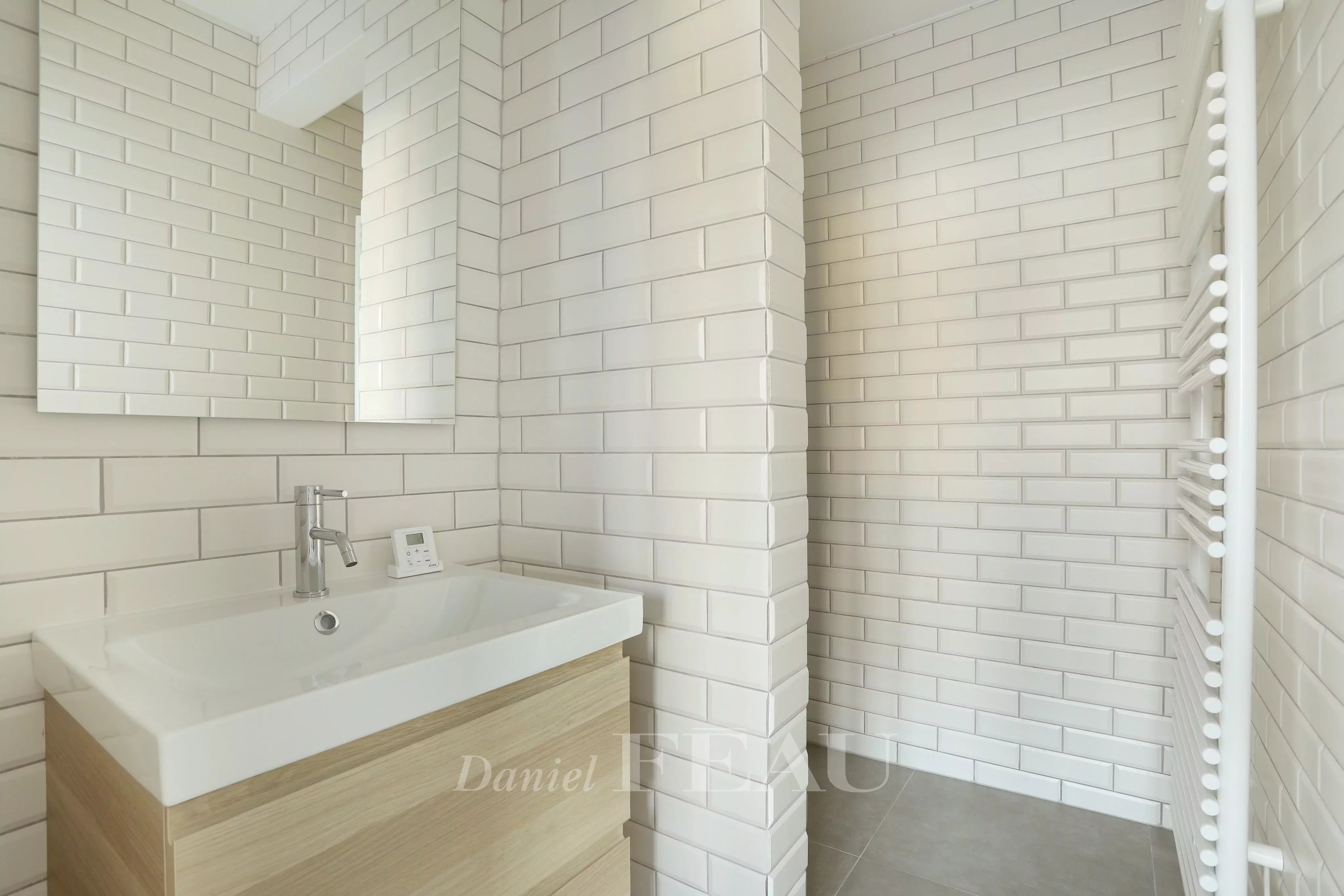 Salle de douche contemporaine