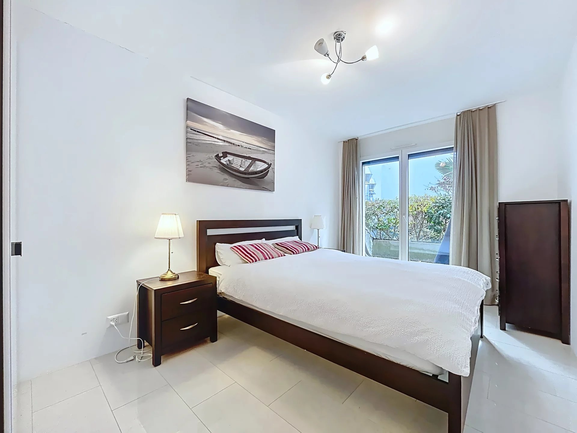 Spacieux 4.5 pièces dans résidence moderne avec balcon et terrasse