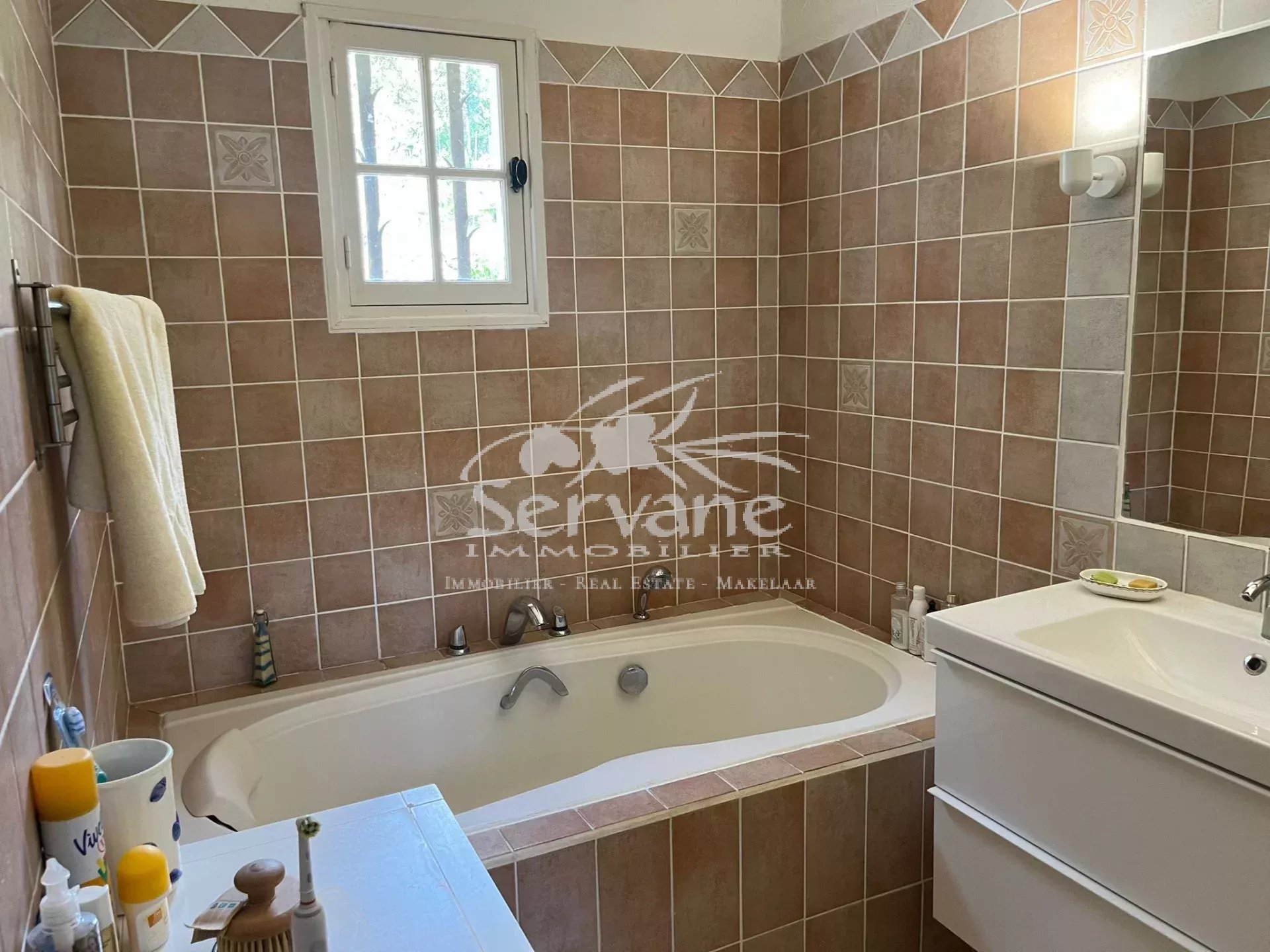 LORGUES PROVENCE FOR SALE COUNTRYSIDE HOUSE 4 BEDROOMS