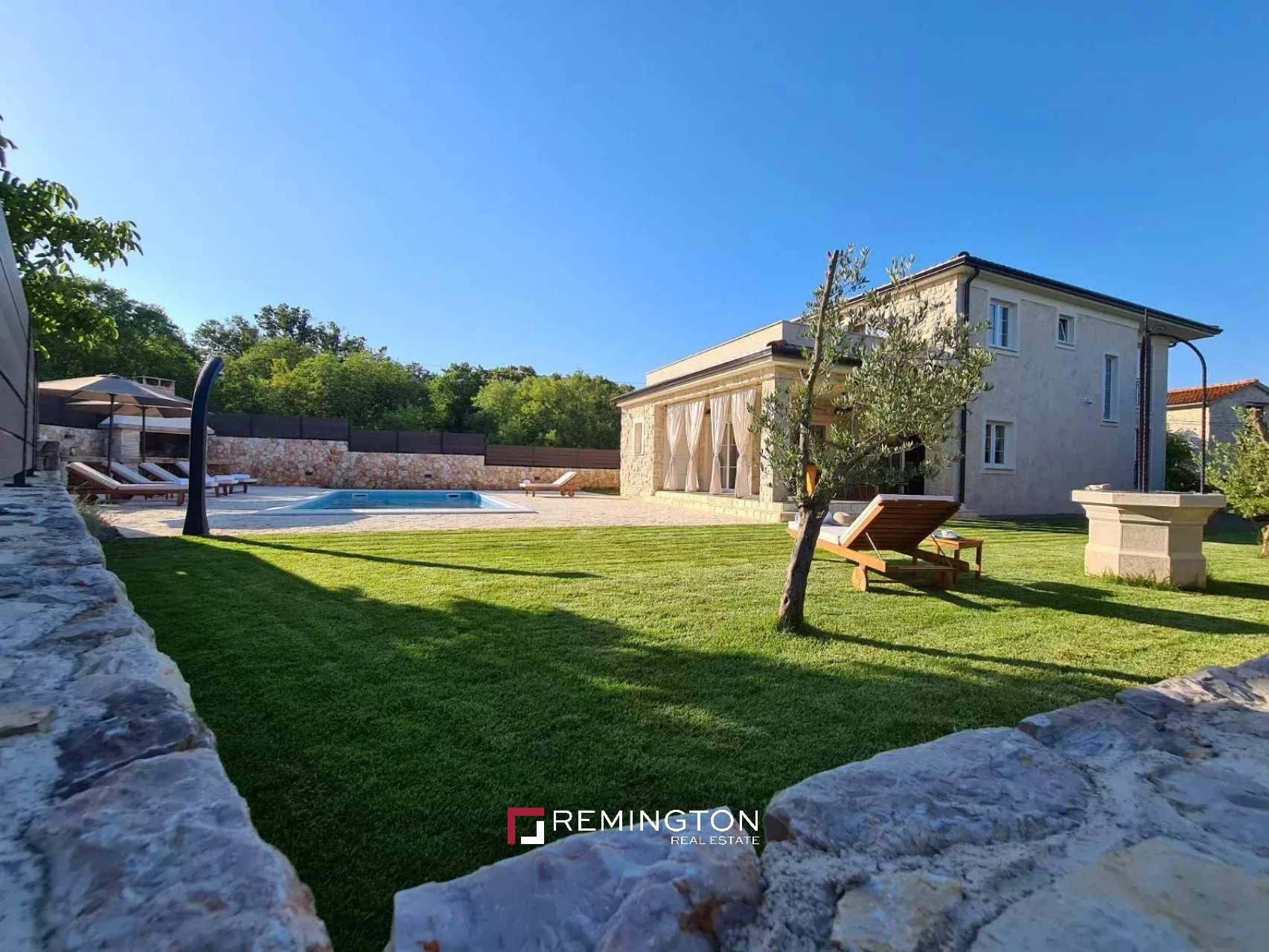 4 Bedroom Villa/Townhouse's Image 11