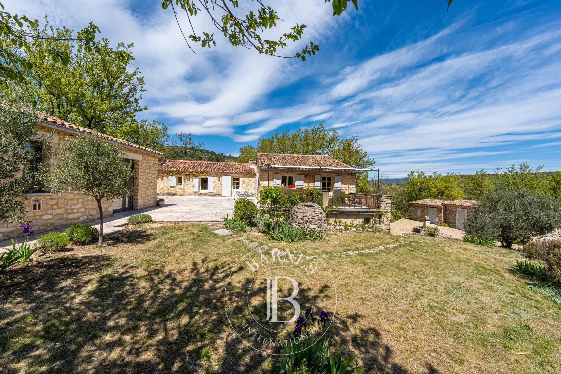 PROVENCE- LUBERON/HAUTE PROVENCE - FARMHOUSE - 6 BEDROOMS - SWIMMING POOL
