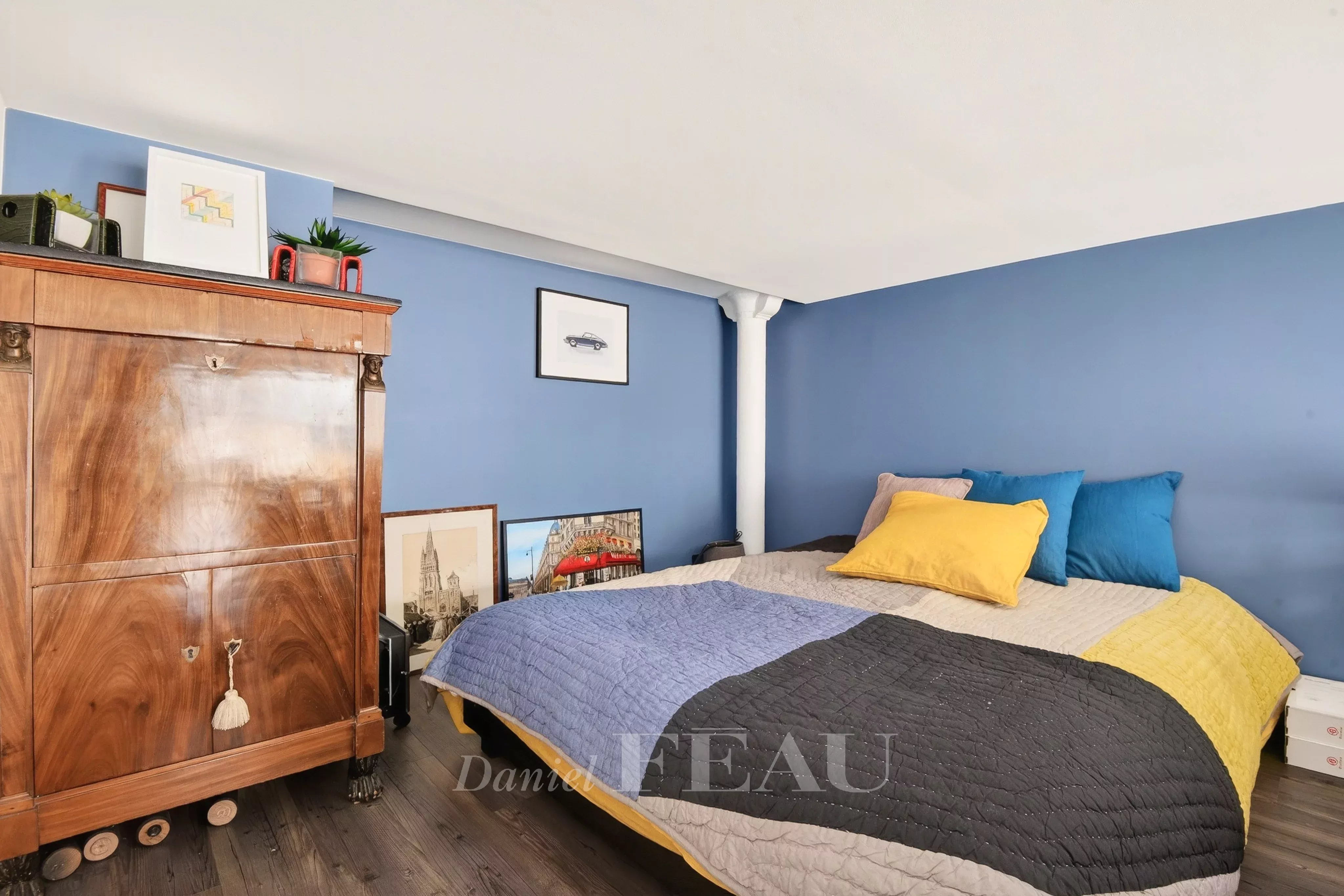Sale Apartment Paris 11th