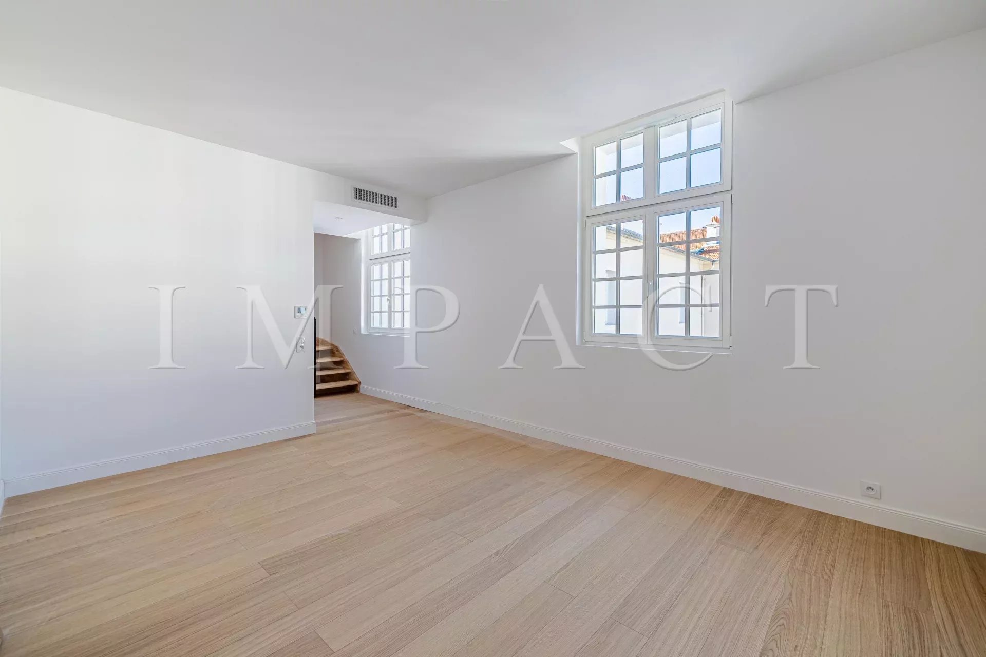 Antibes Centre Ville appartement  3 pièces rénové à vendre.