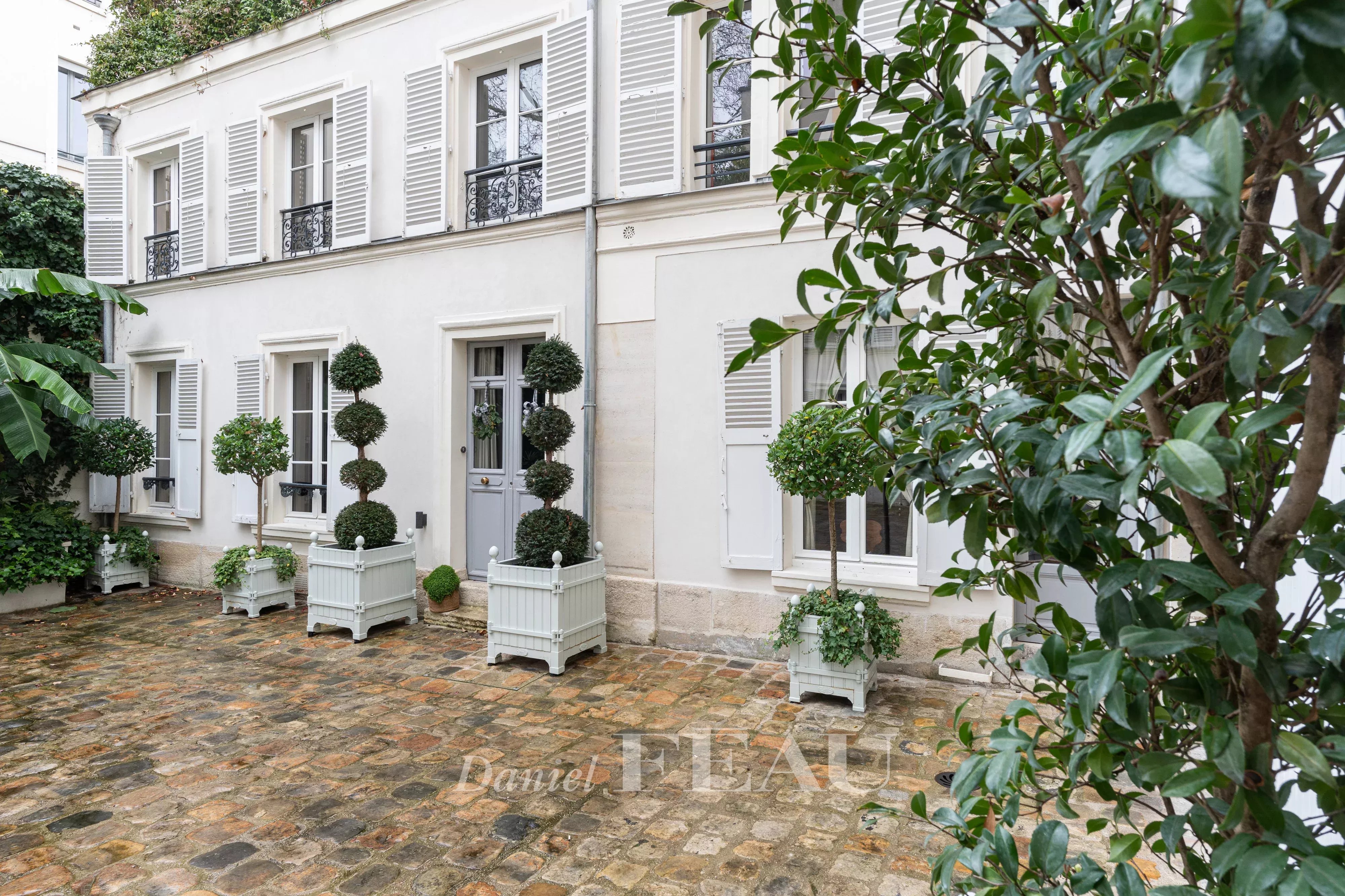 Paris VIIe - Ravissante maison au calme de l'impasse Valmy