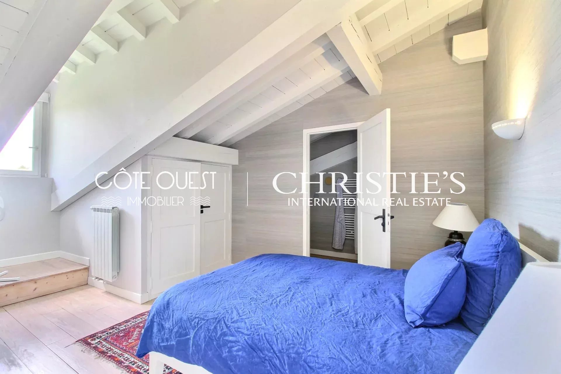 7 Bedroom Villa/Townhouse's Image 11