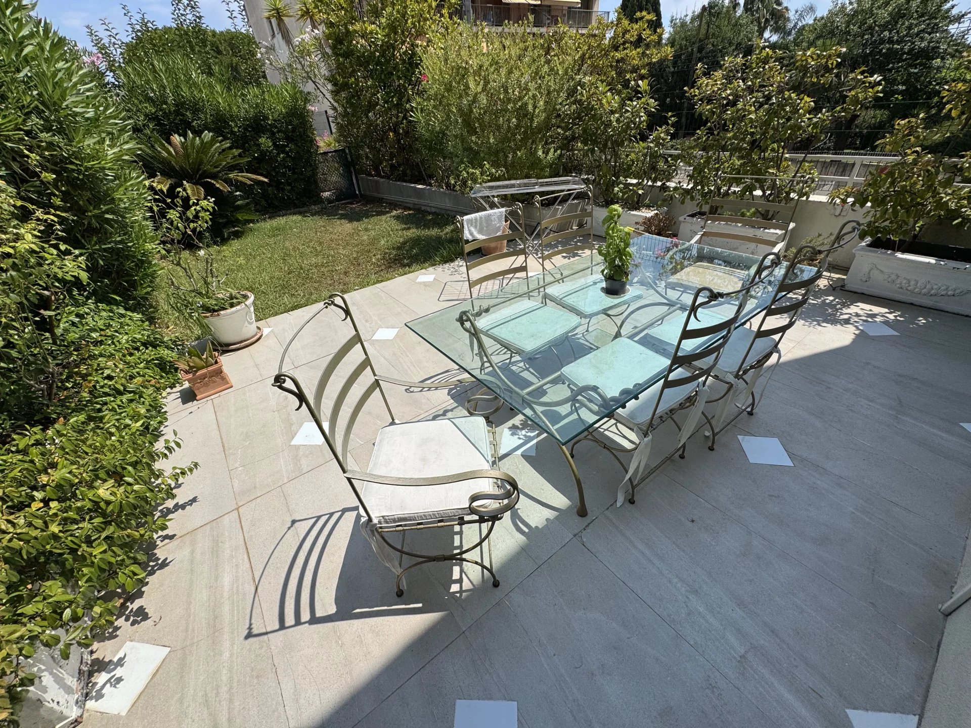 Cannes vente 3 pièces en rez de jardin