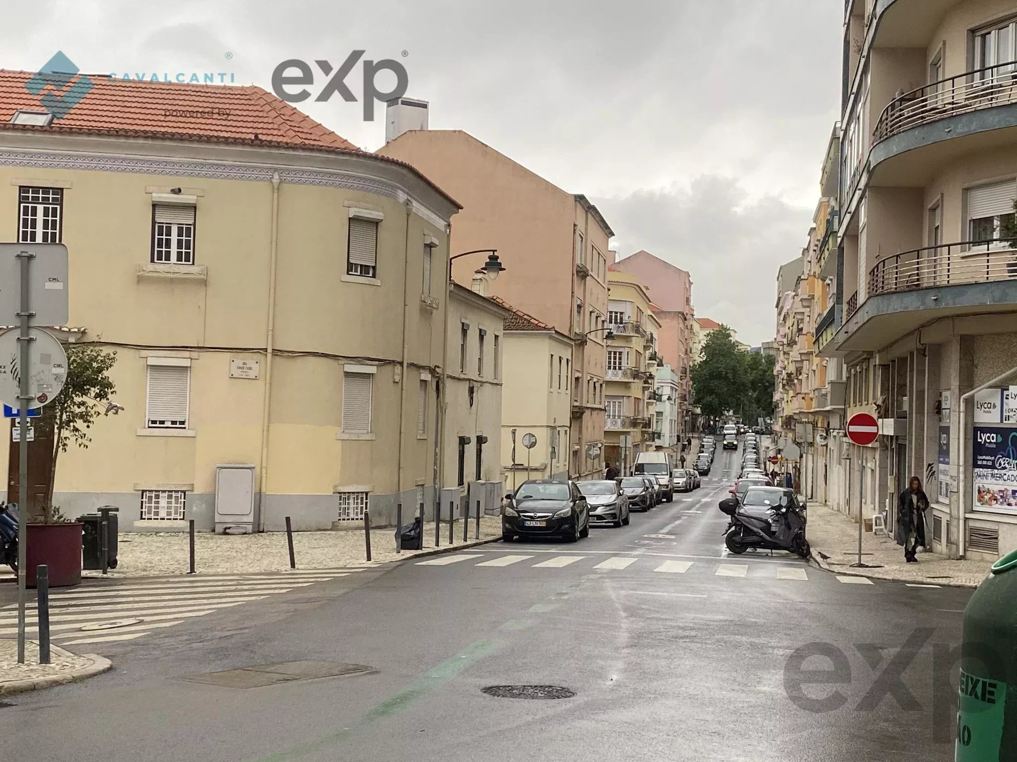 3-bedroom with charm and patio for renovation – Lisbon 86916807 image 50