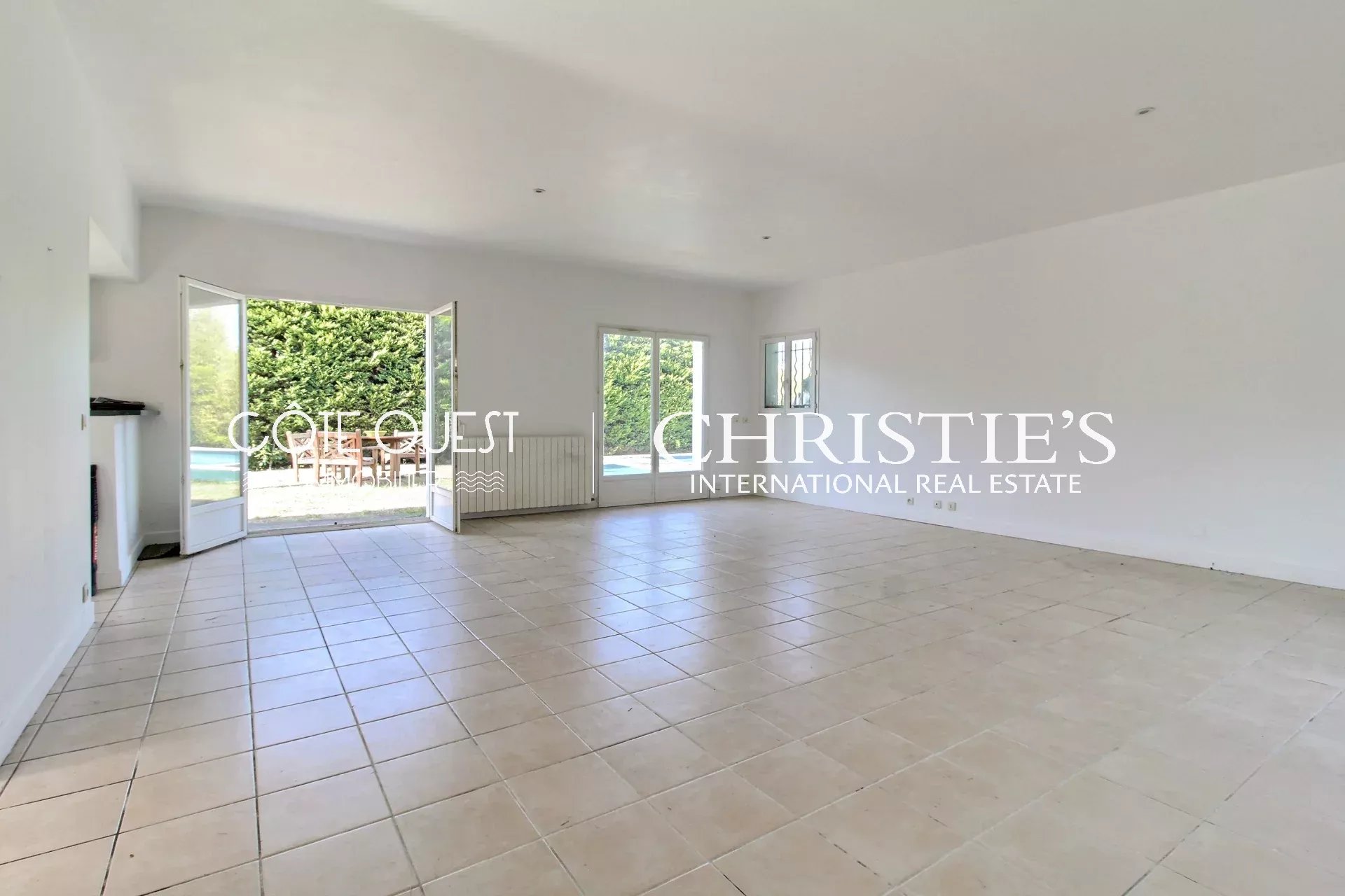 4 Bedroom Villa/Townhouse's Image 3