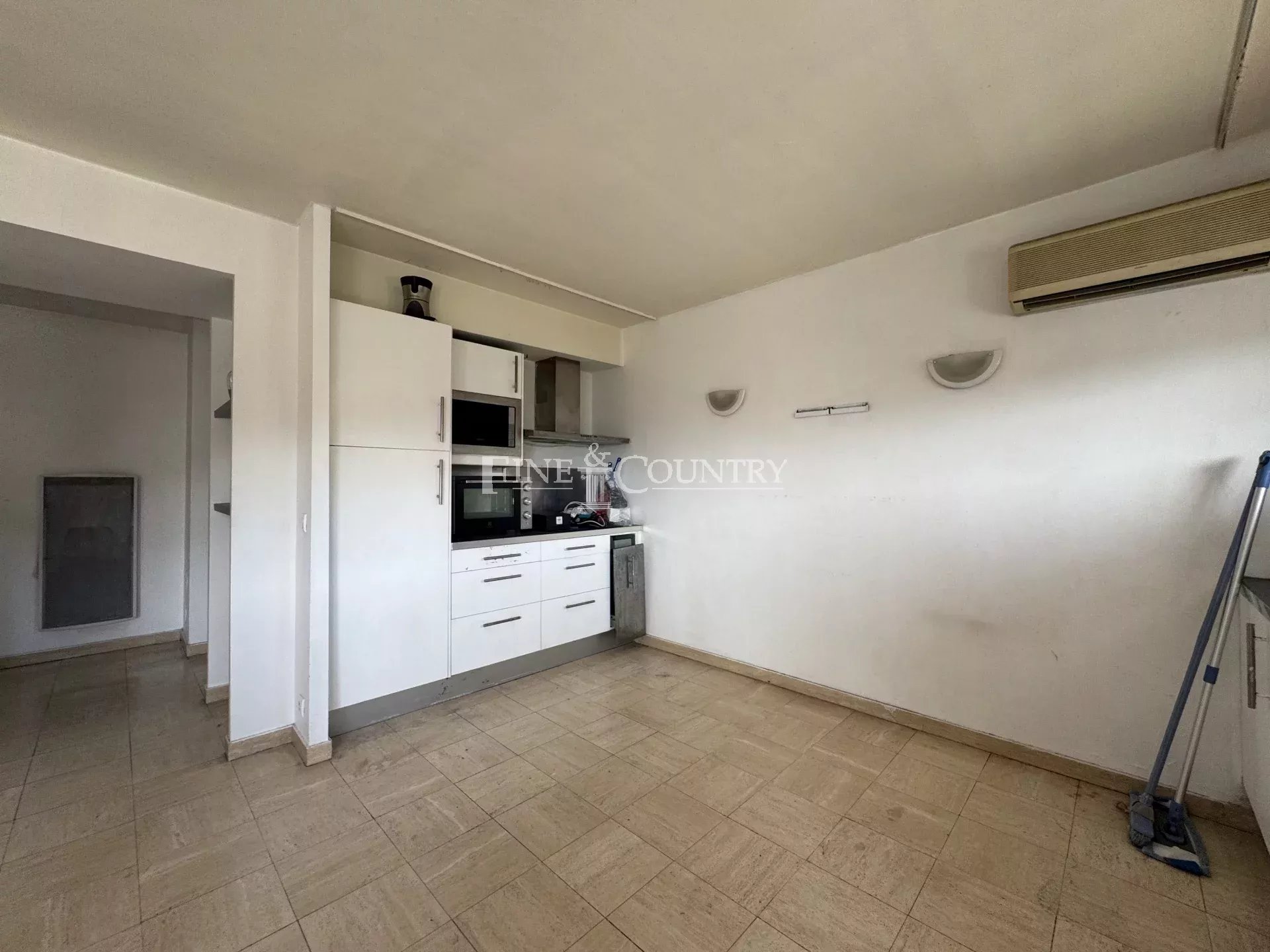 Photo of 1 BEDROOM APPARTEMENT FOR SALE CANNES BANANE
