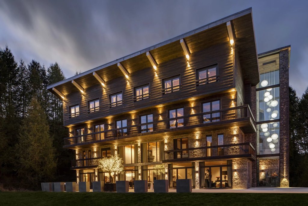 Villa for sale in Valberg — Luxury Alpine Villa Valberg | 7-Bed Family Estate with Spa & Ski Room